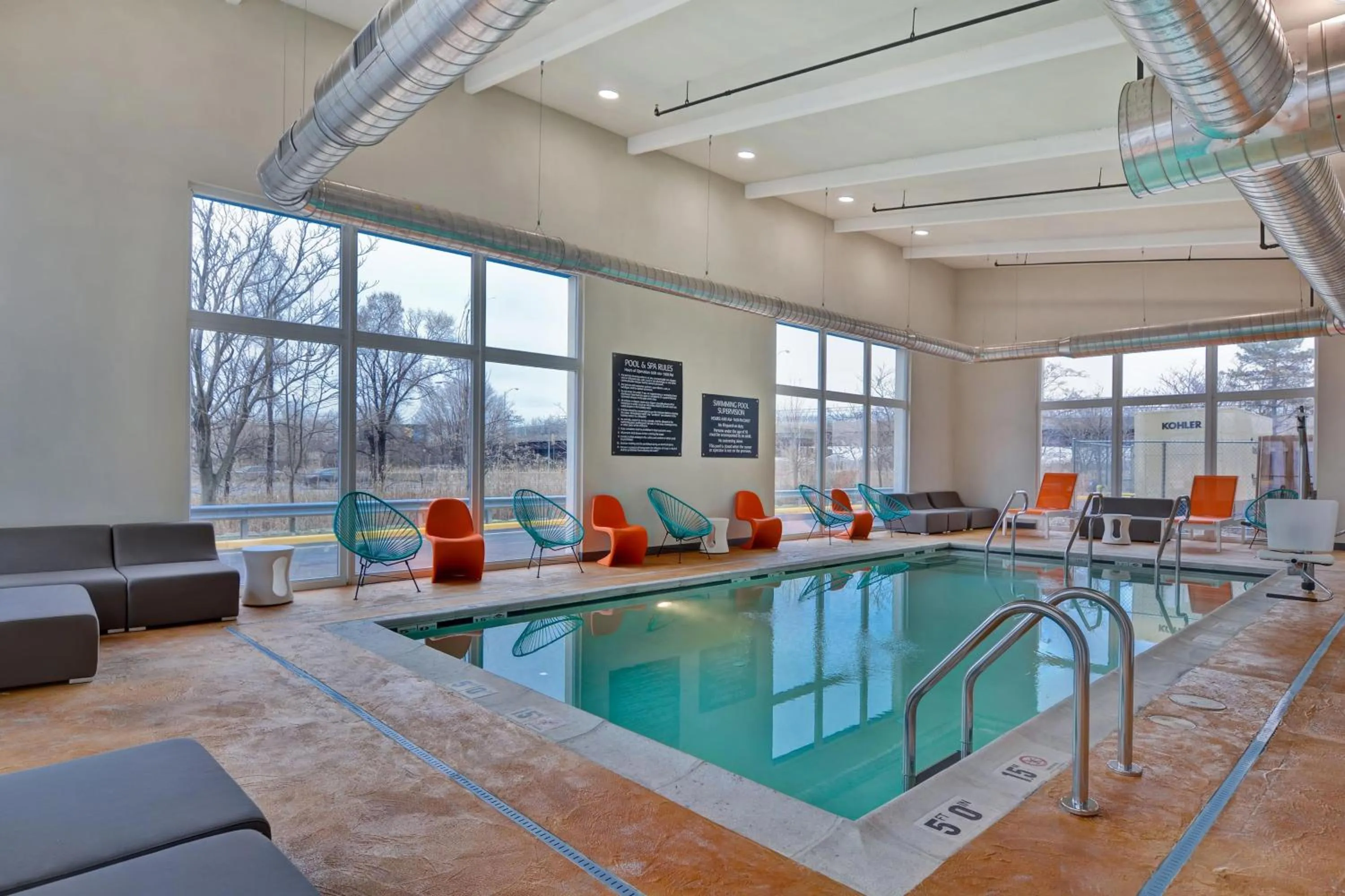 Swimming pool in Aloft Secaucus Meadowlands