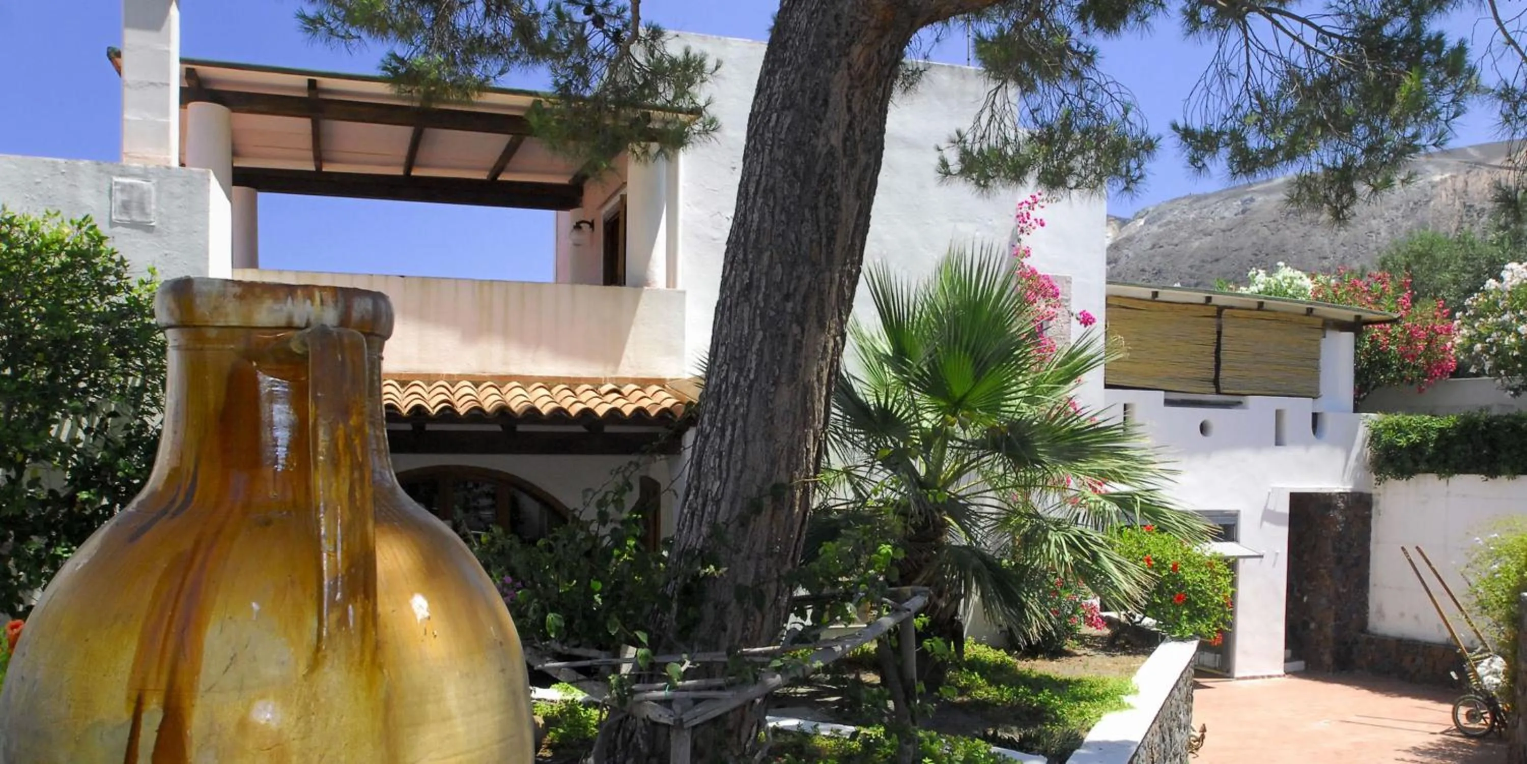 Property building in Villa Saracina