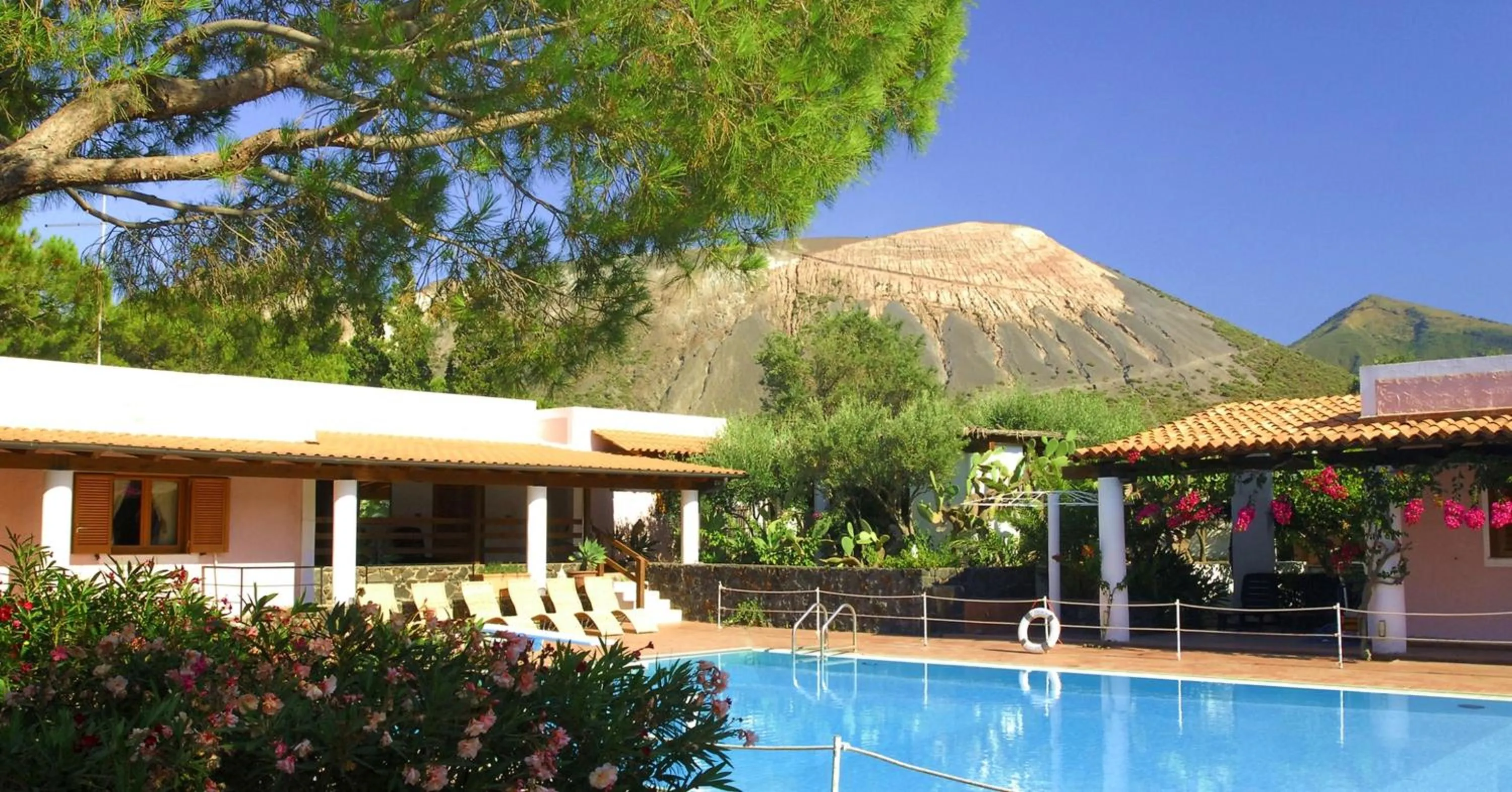 Property building in Villa Saracina