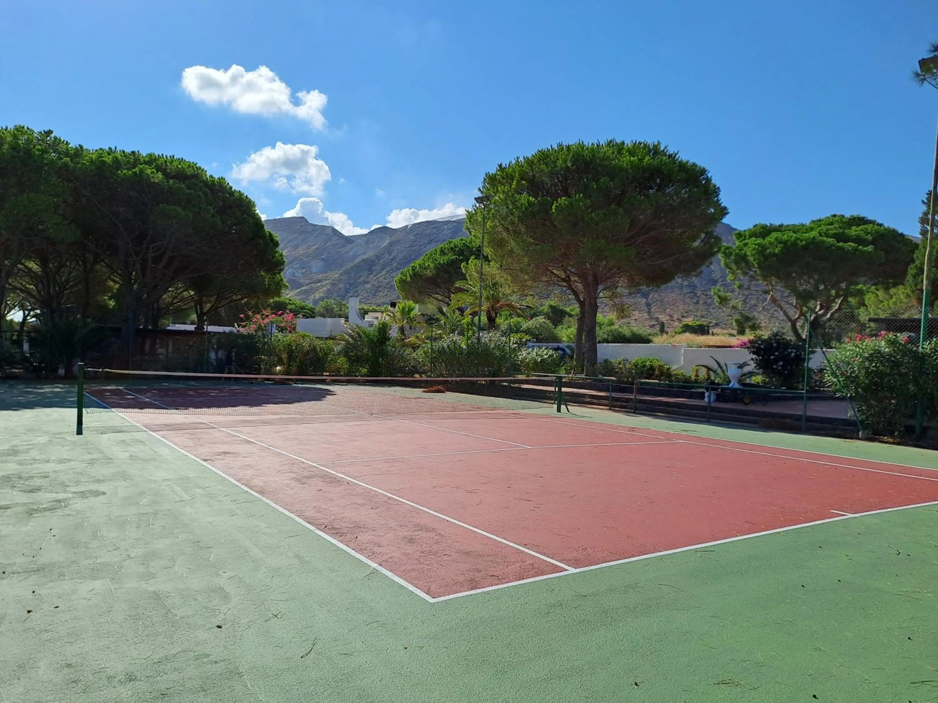 Tennis court in Villa Saracina