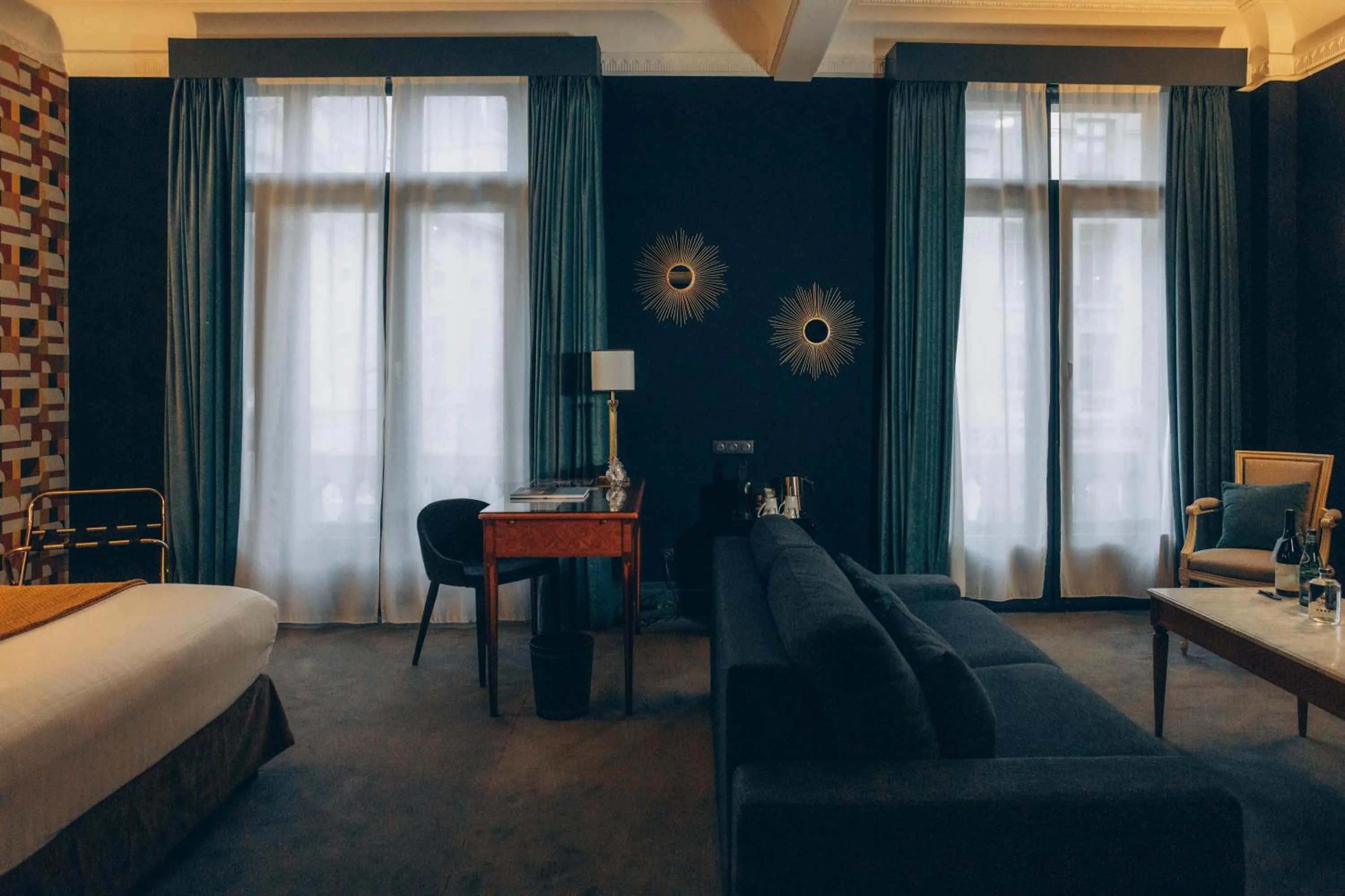 Living room, Bed in Hôtel Carlton Lille