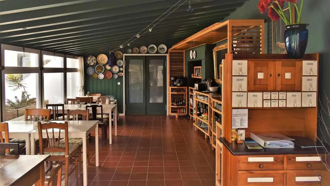 Restaurant/places to eat in Quinta da Meia Eira