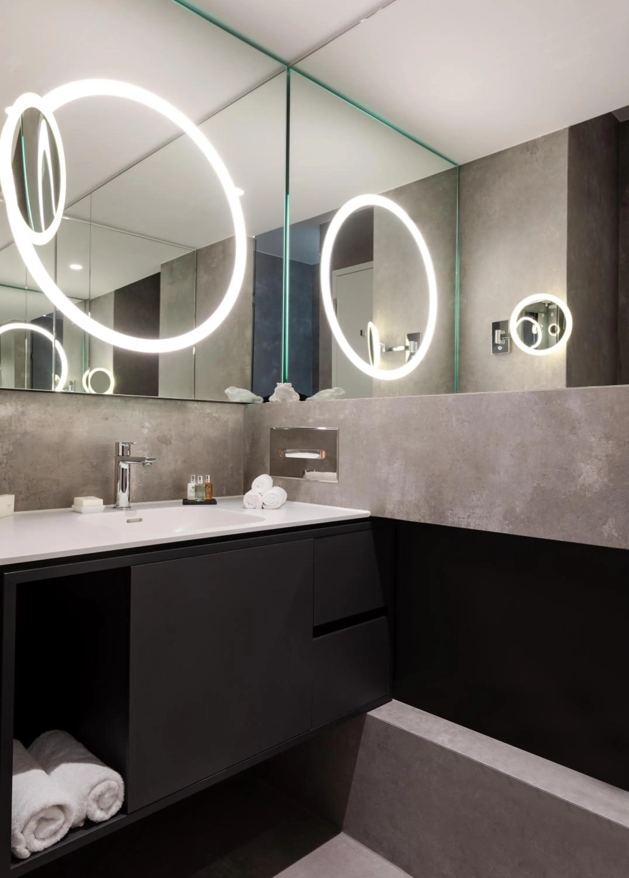 Bathroom in KPM Hotel & Residences Berlin, a Member of Design Hotels