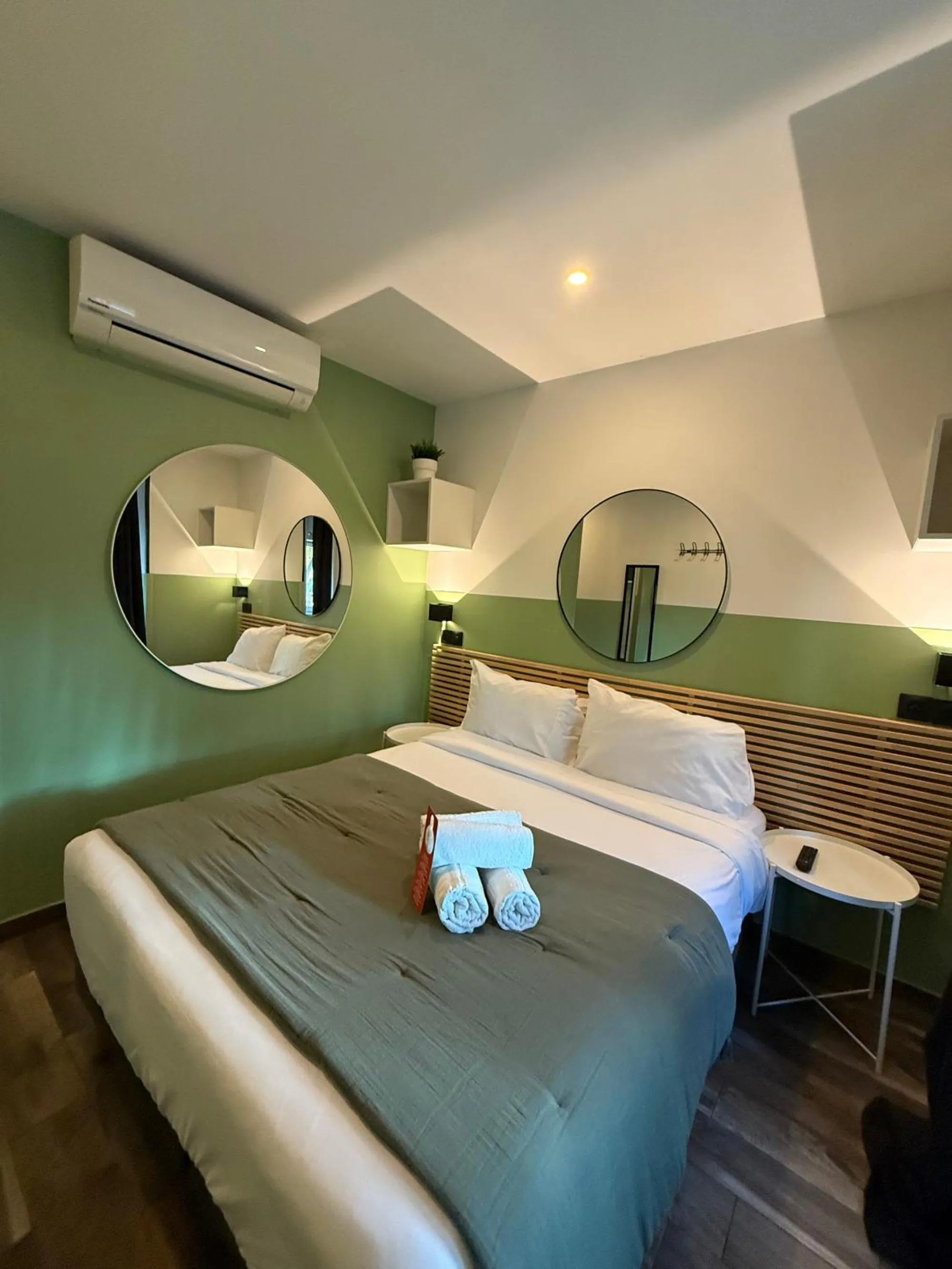 Photo of the whole room, Bed in Hotel de Berne