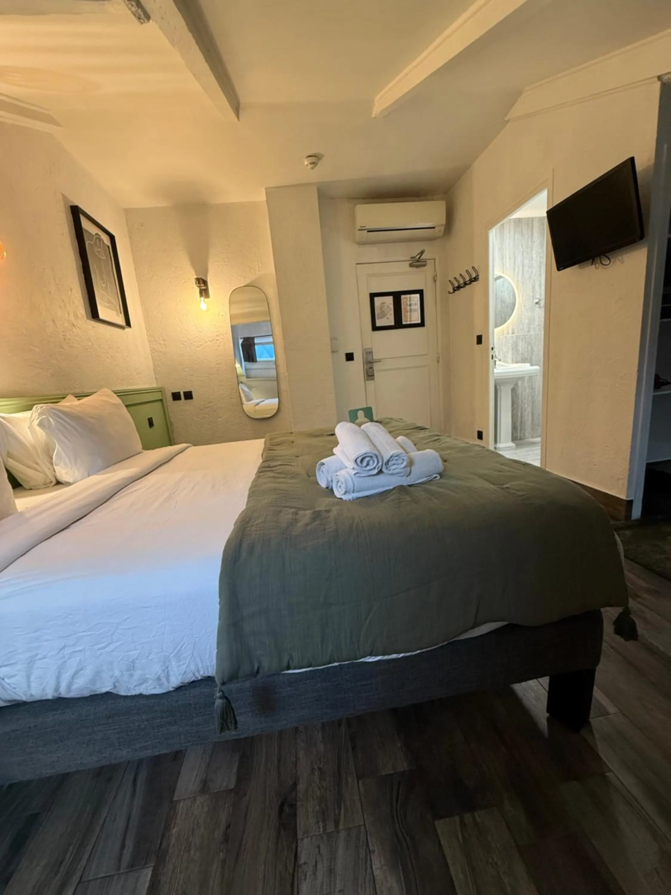 Bed in Hotel de Berne