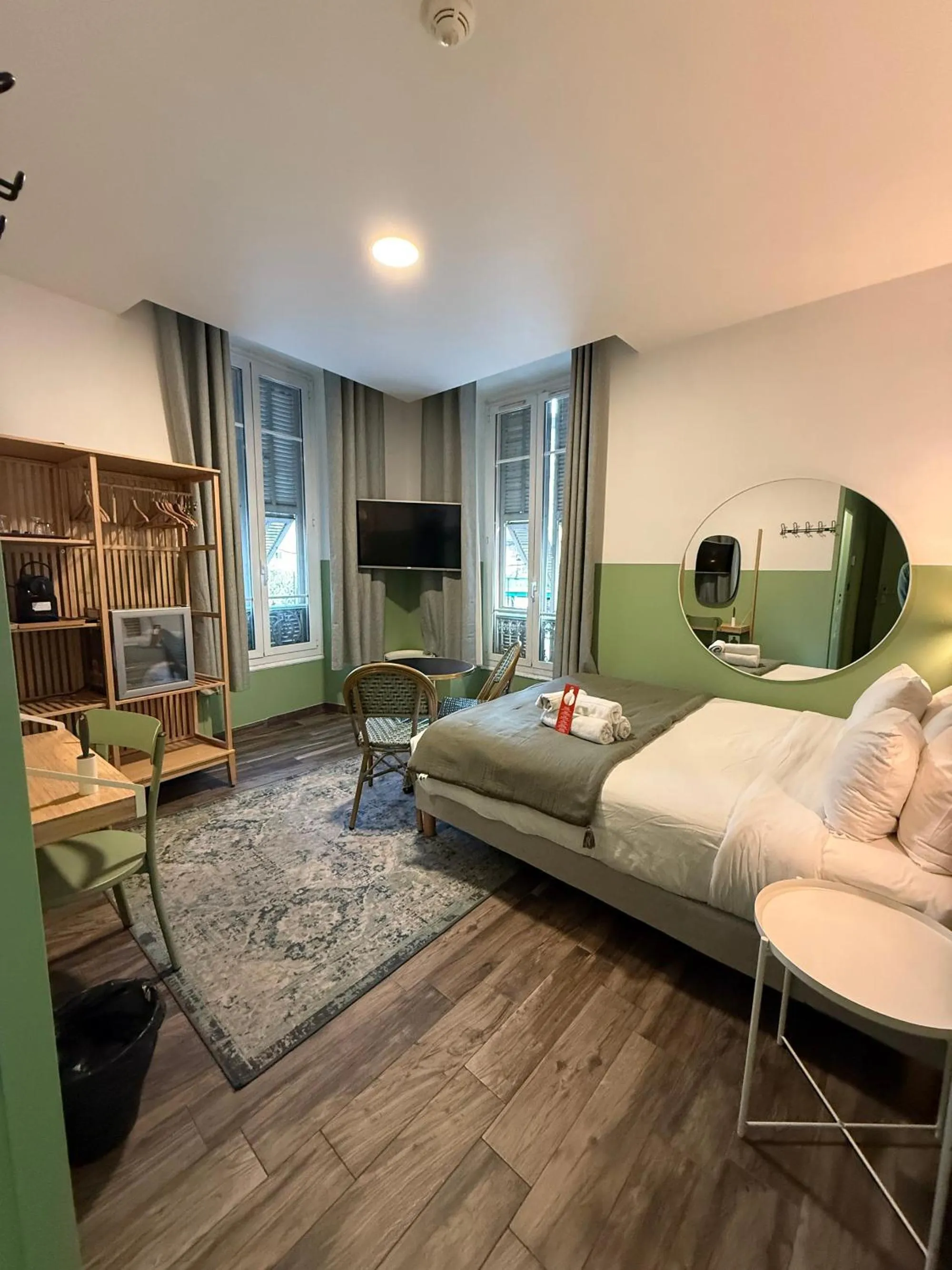 Seating area, Bed in Hotel de Berne