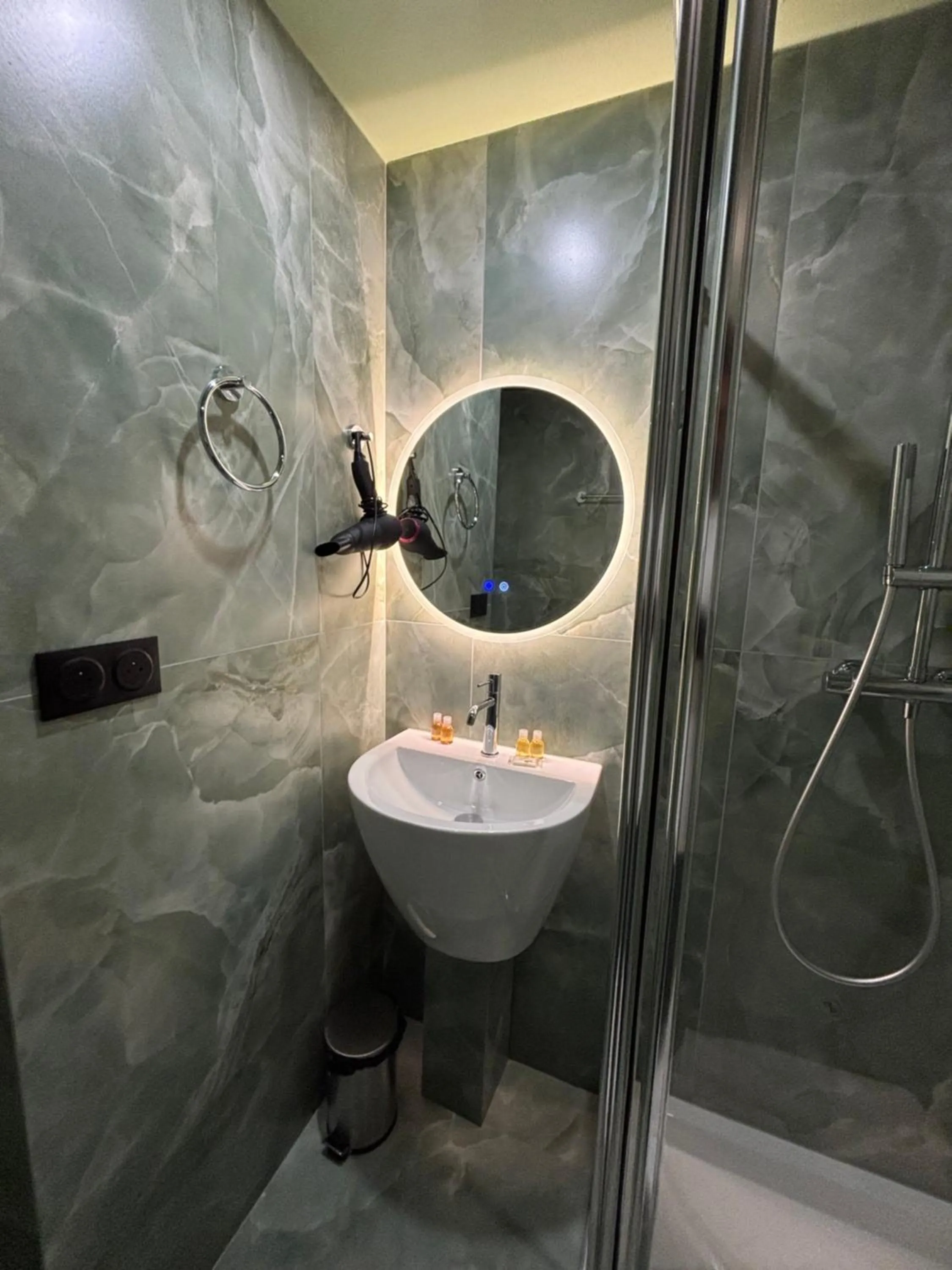 Bathroom in Hotel de Berne