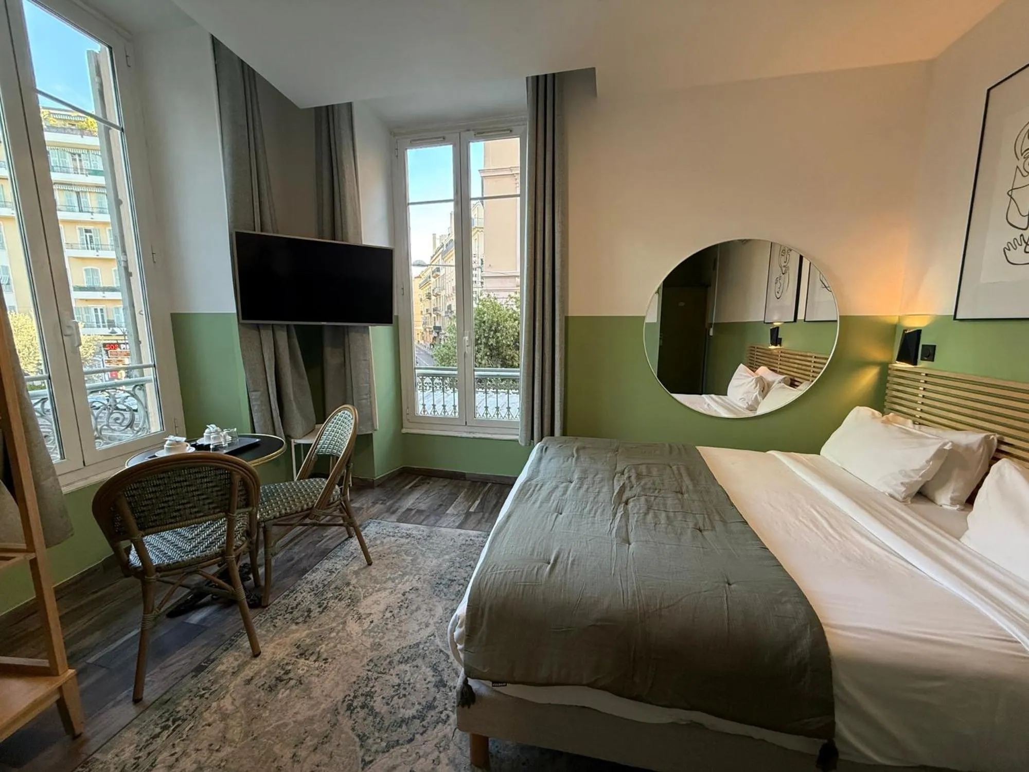 Photo of the whole room, Bed in Hotel de Berne