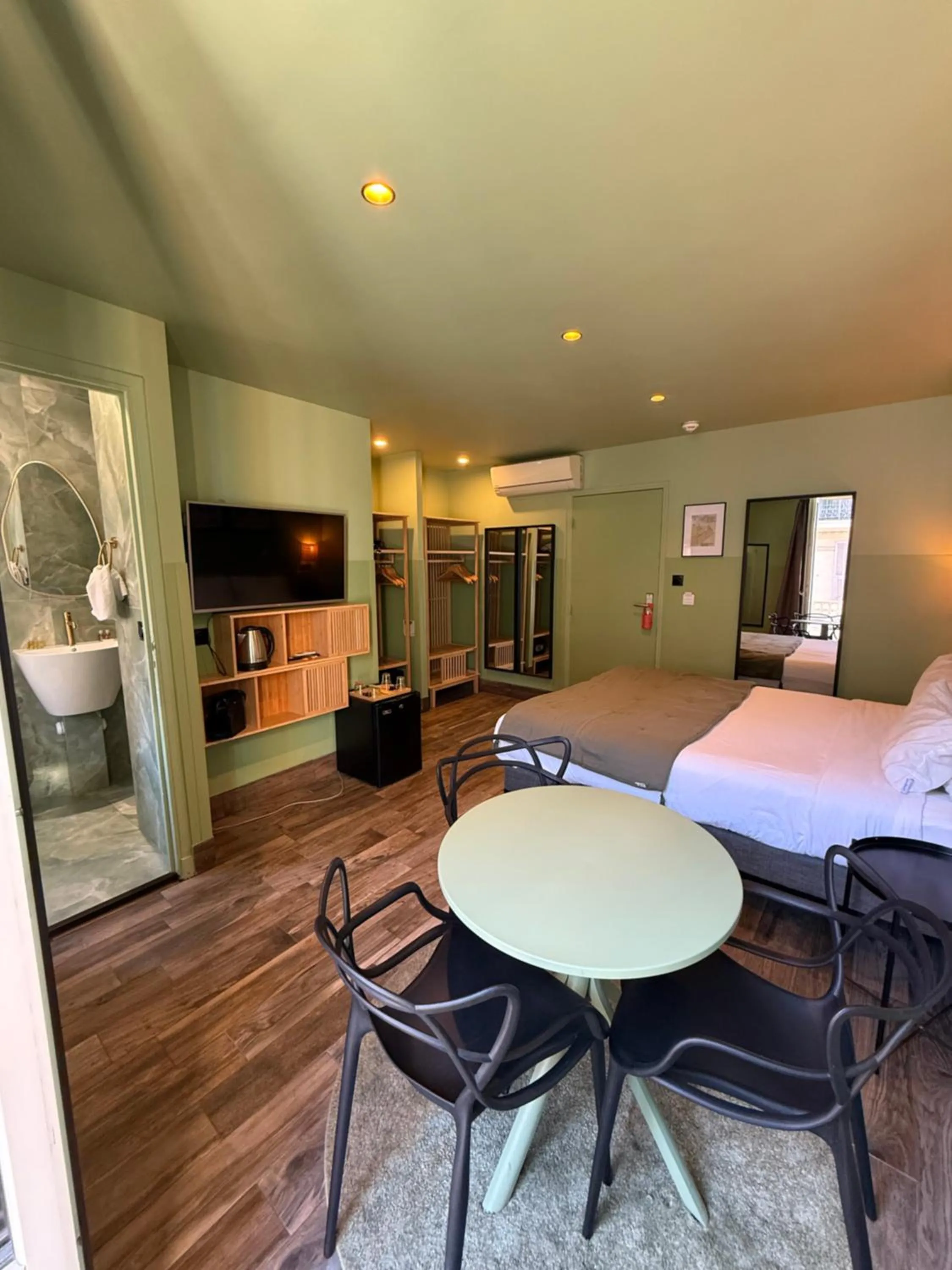 TV and multimedia in Hotel de Berne