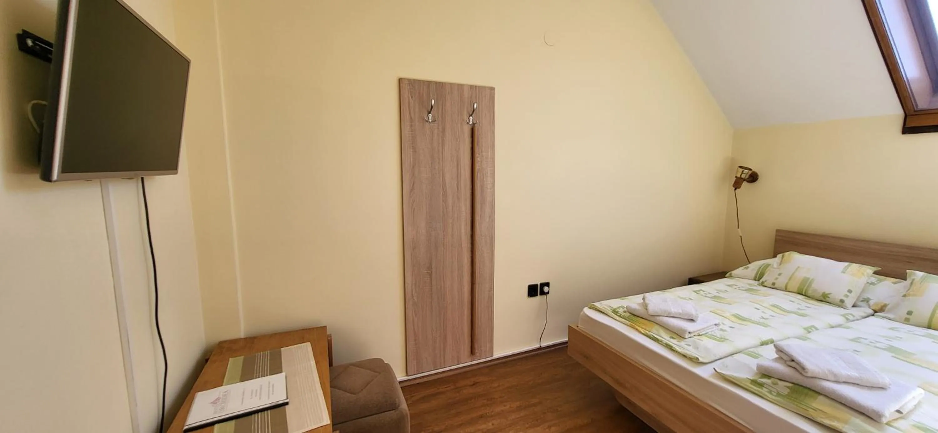 Bed in Hotel Orchidea