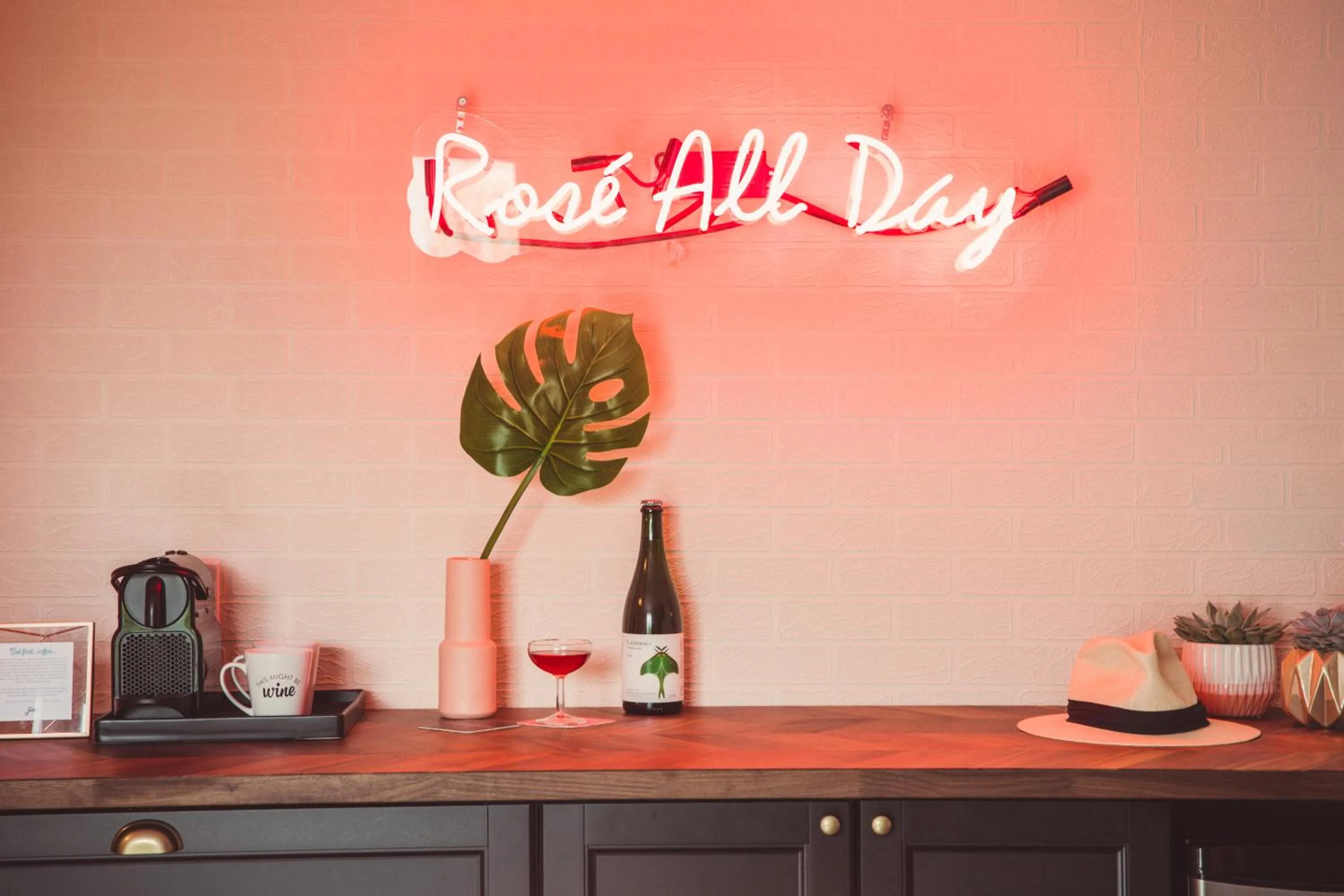 Coffee/tea facilities in The June Motel, Prince Edward County
