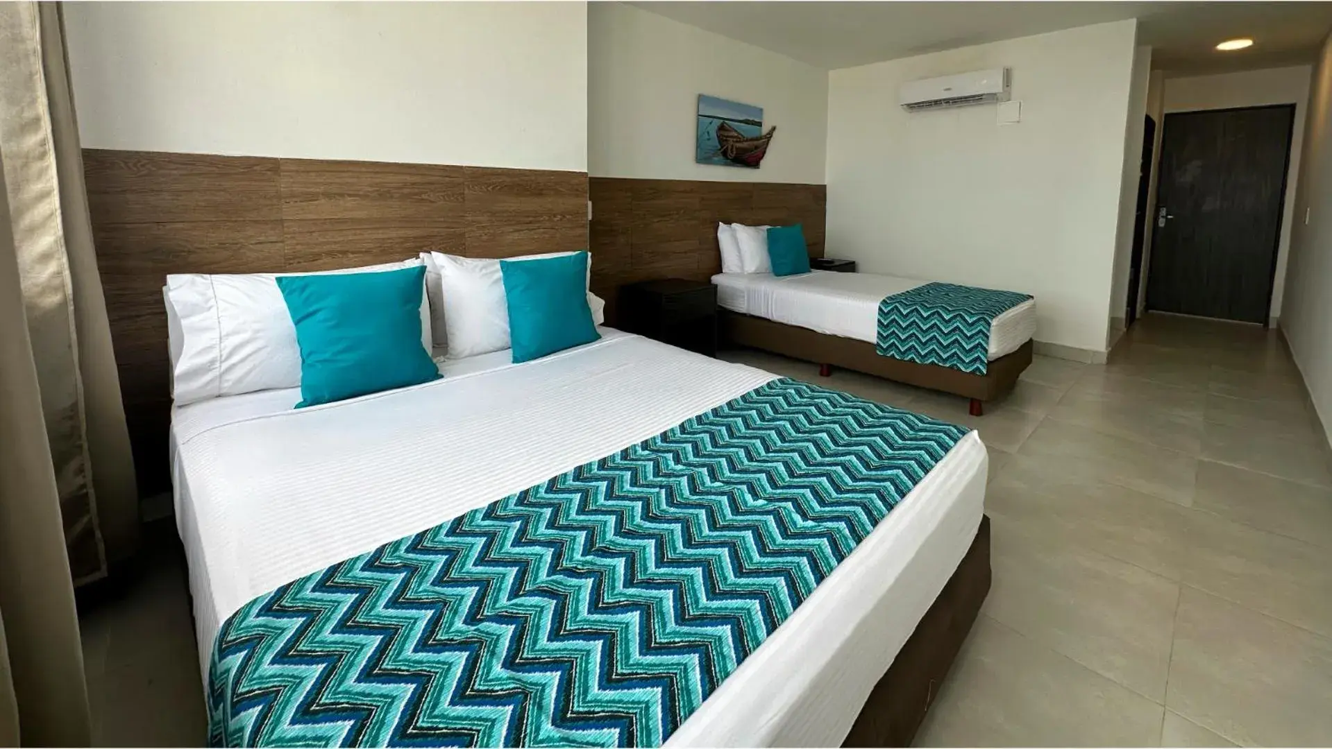 Triple Room in Hotel Tower by On vacation Triple Room in Hotel Tower by On vacation