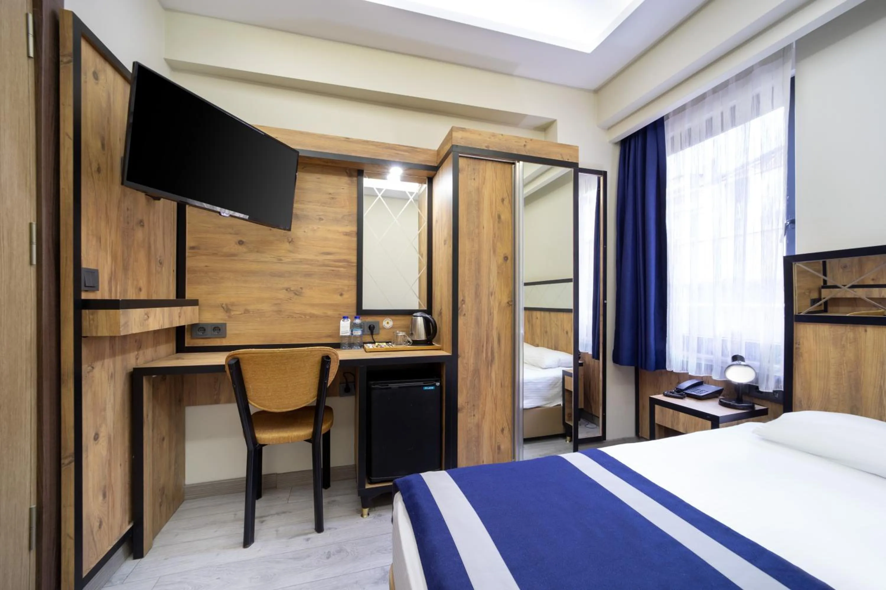 TV and multimedia, Bed in Vizyon Hotel - Old City