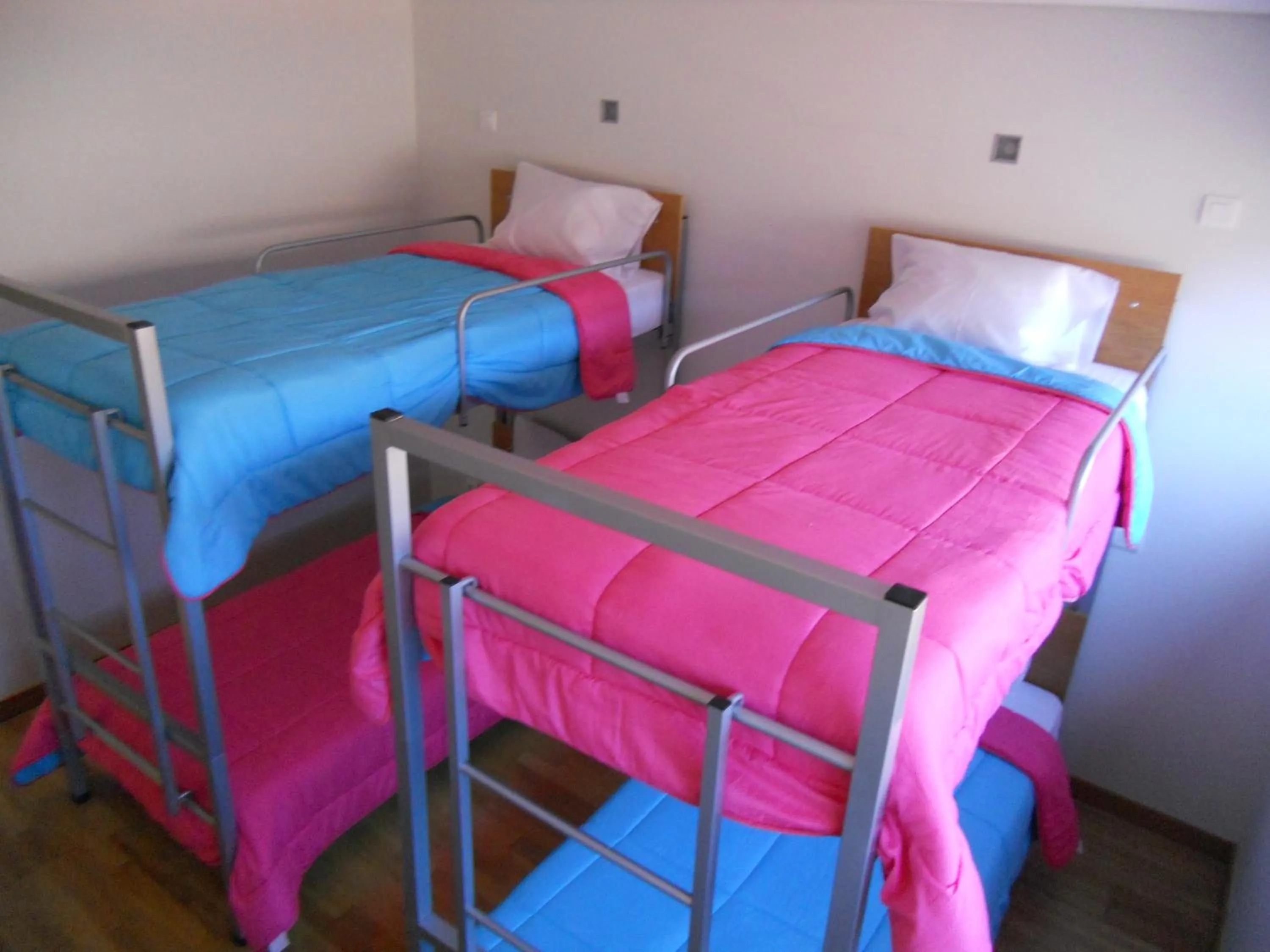Photo of the whole room, Bed in Azores Youth Hostels - São Jorge