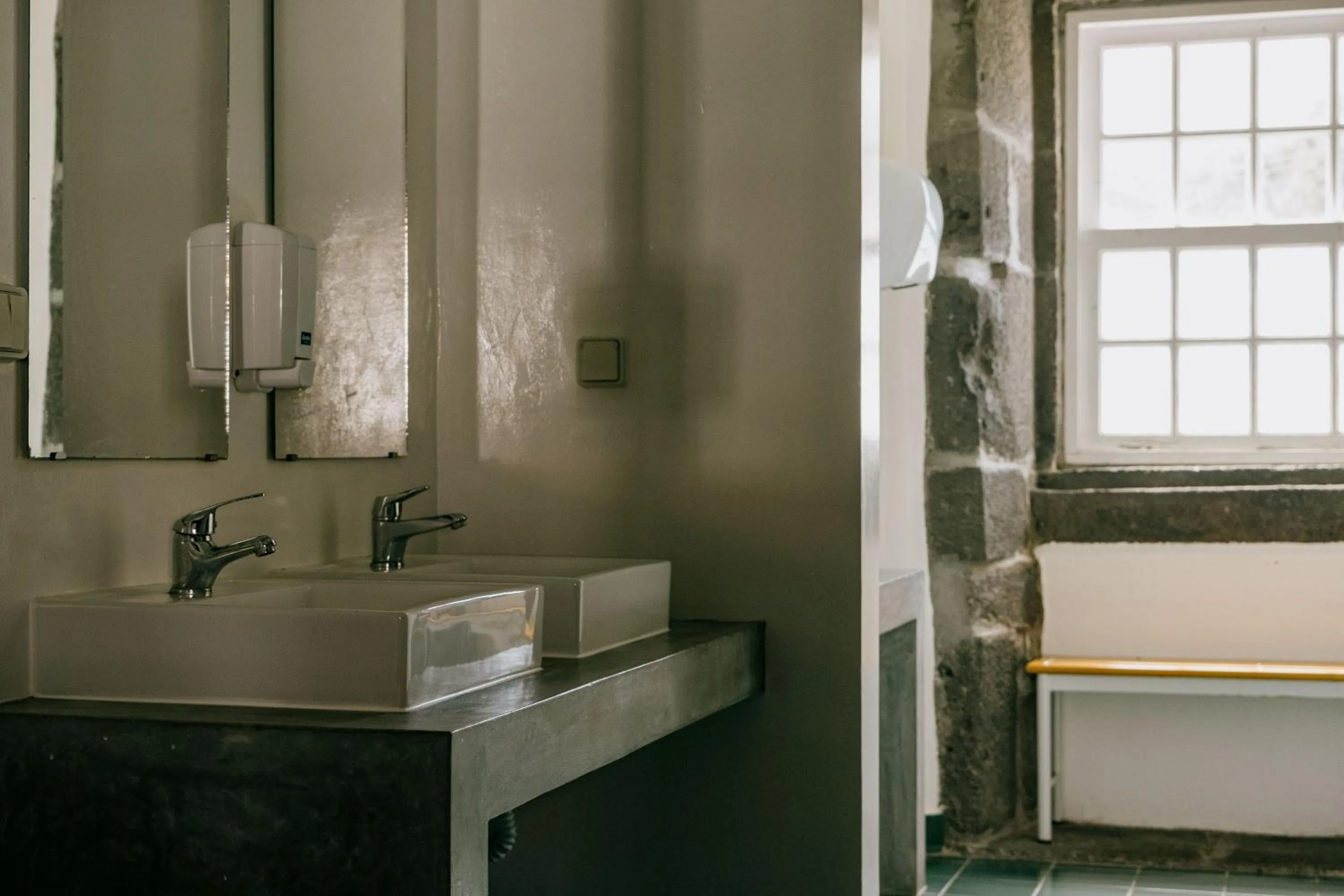 Bathroom in Azores Youth Hostels - Pico