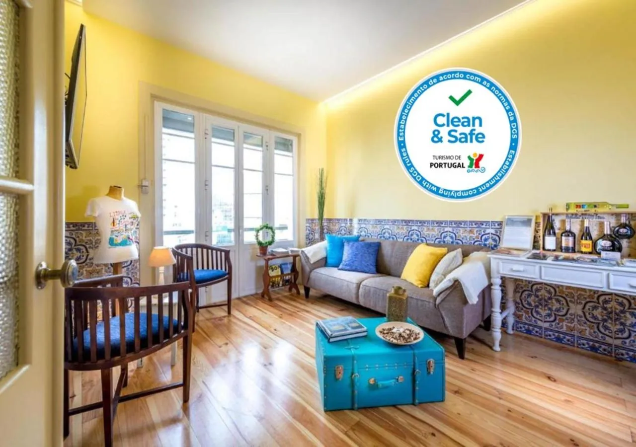 Communal lounge/ TV room, Bed in Casa Belmonte