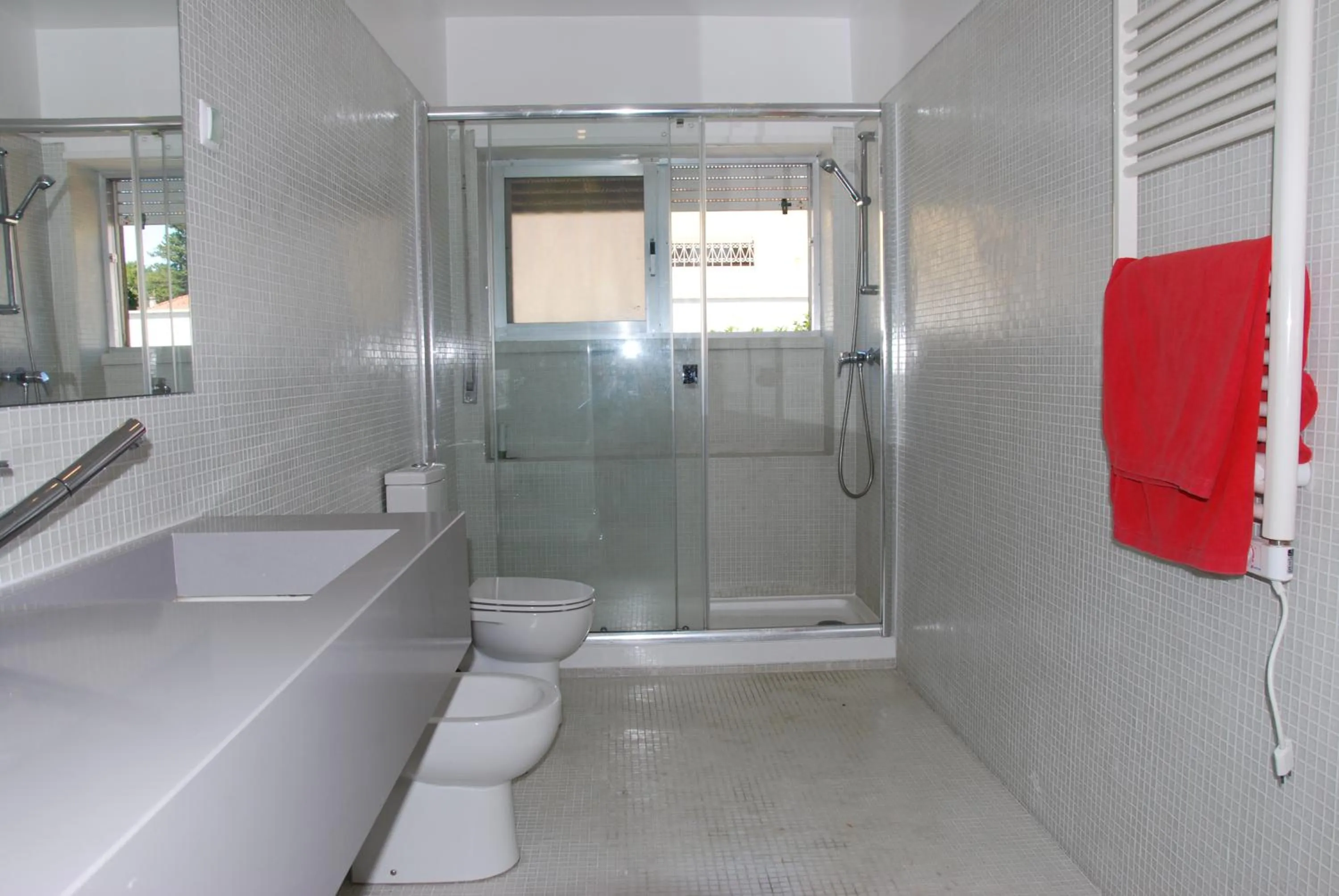 Bathroom in Carcavelos Surf Hostel Beach