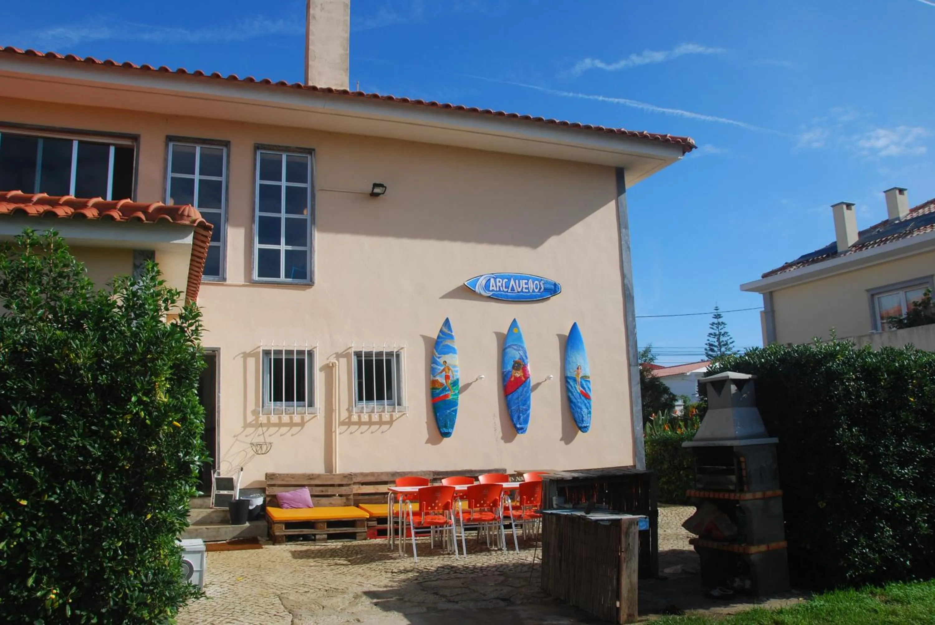 Property building in Carcavelos Surf Hostel Beach