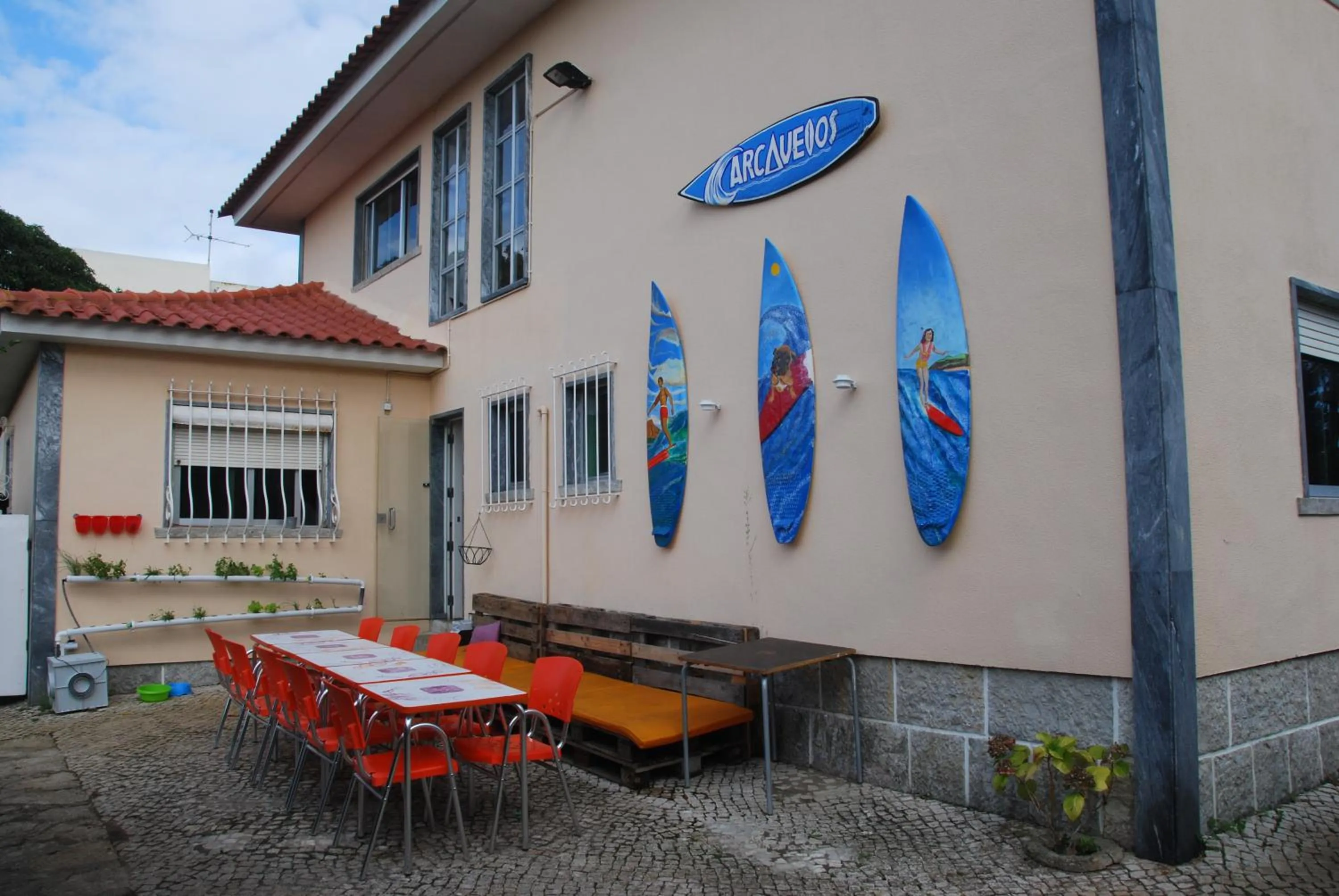 Property building in Carcavelos Surf Hostel Beach