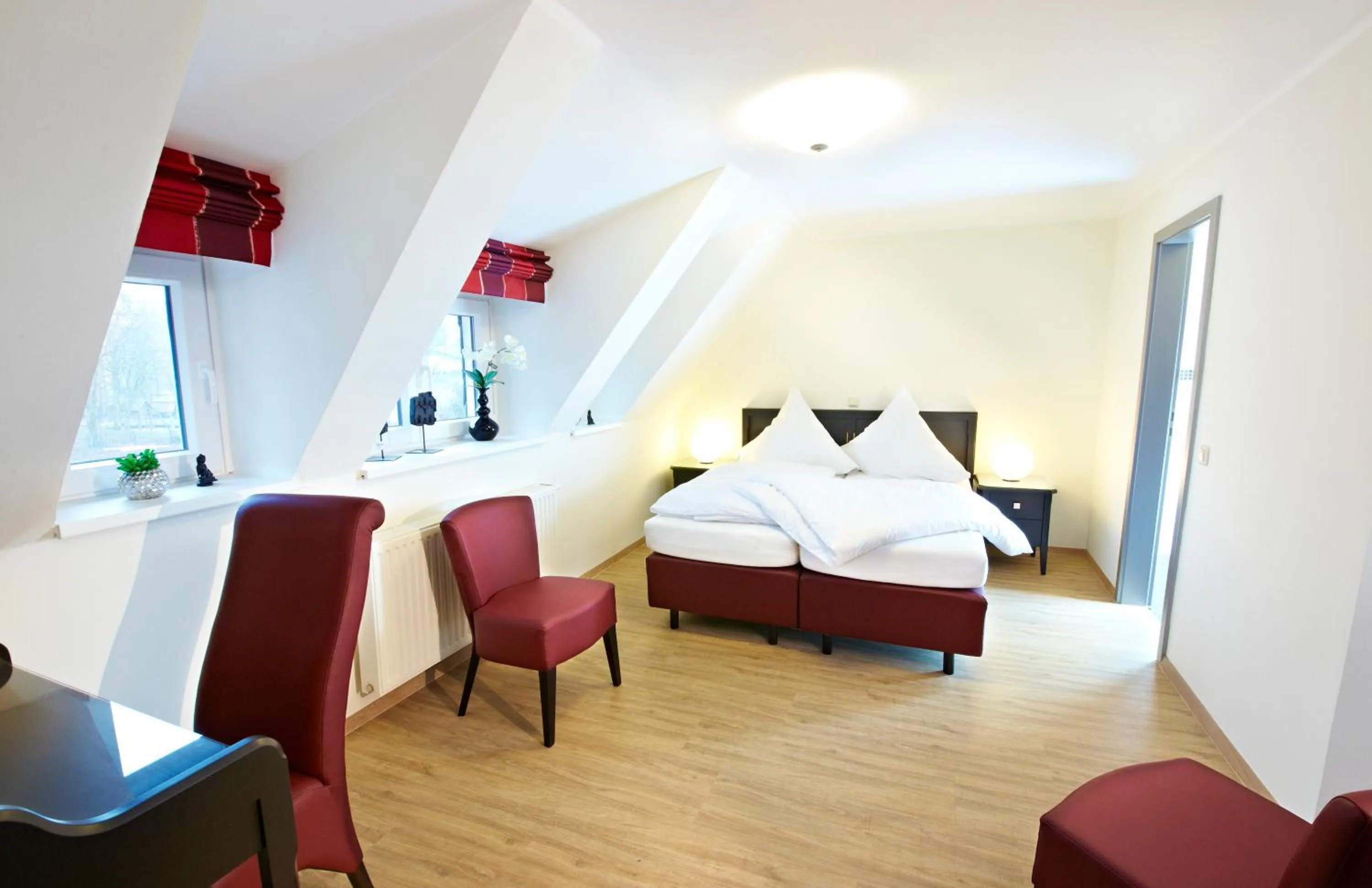 Photo of the whole room, Bed in Hotel Altes Gasthaus Schröer