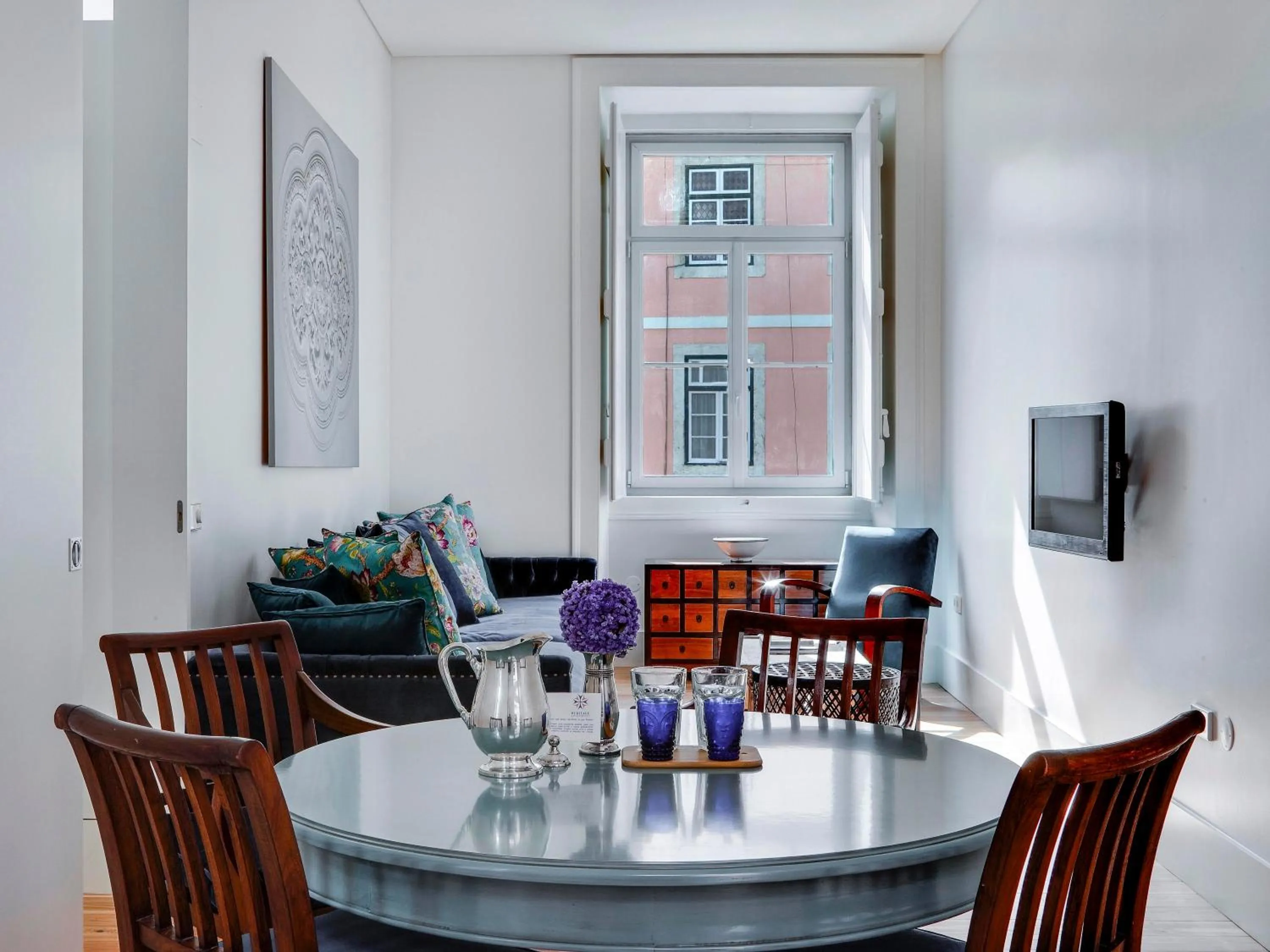 TV and multimedia in Residentas Apostolos