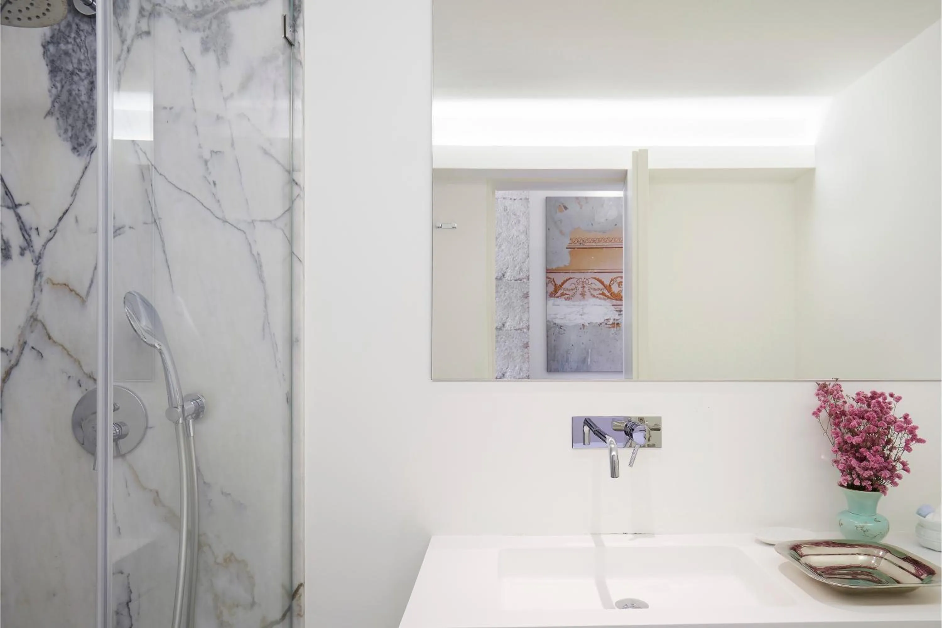 Shower in Residentas Apostolos