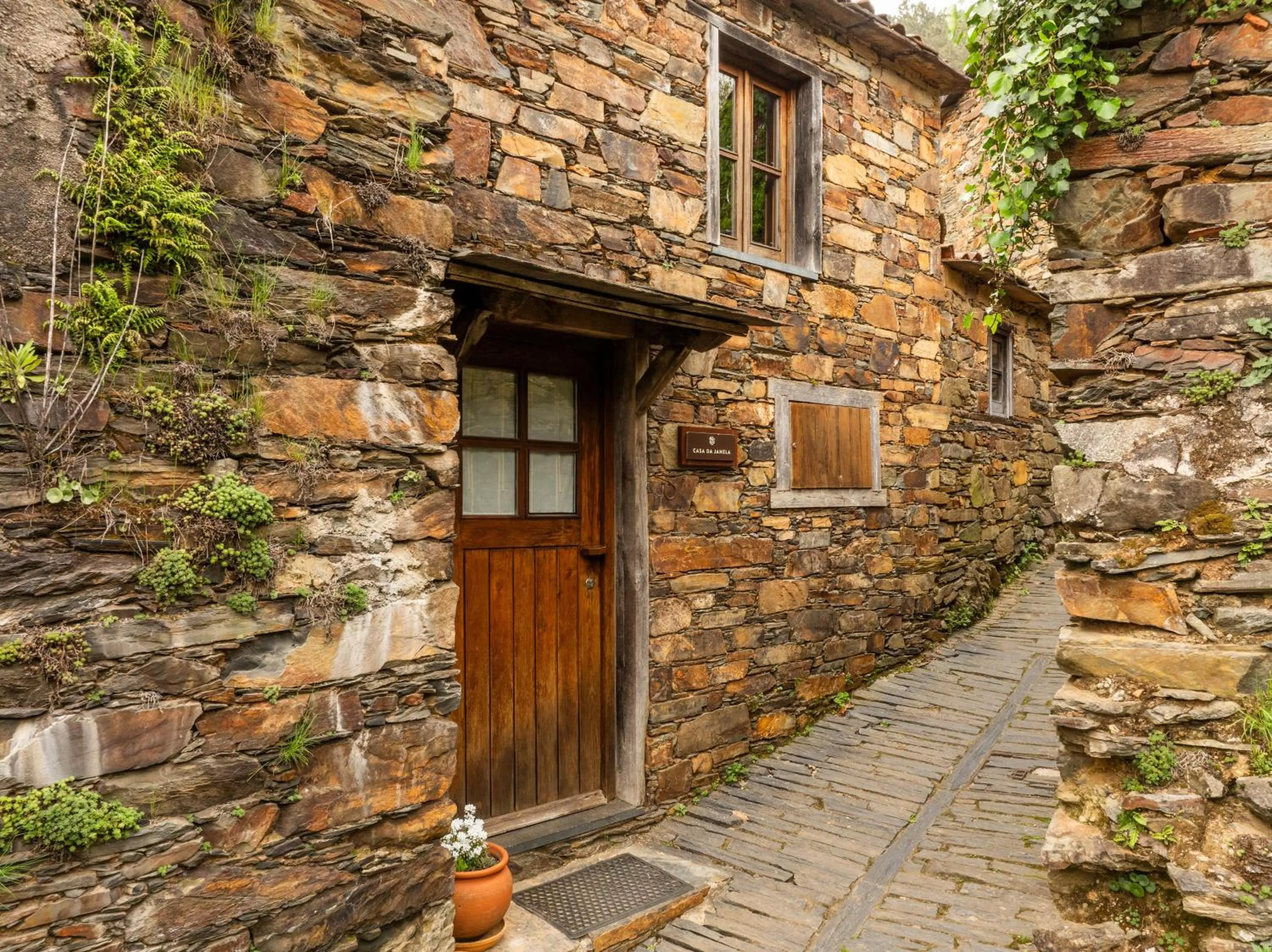 Property building in Cerdeira - Home for Creativity