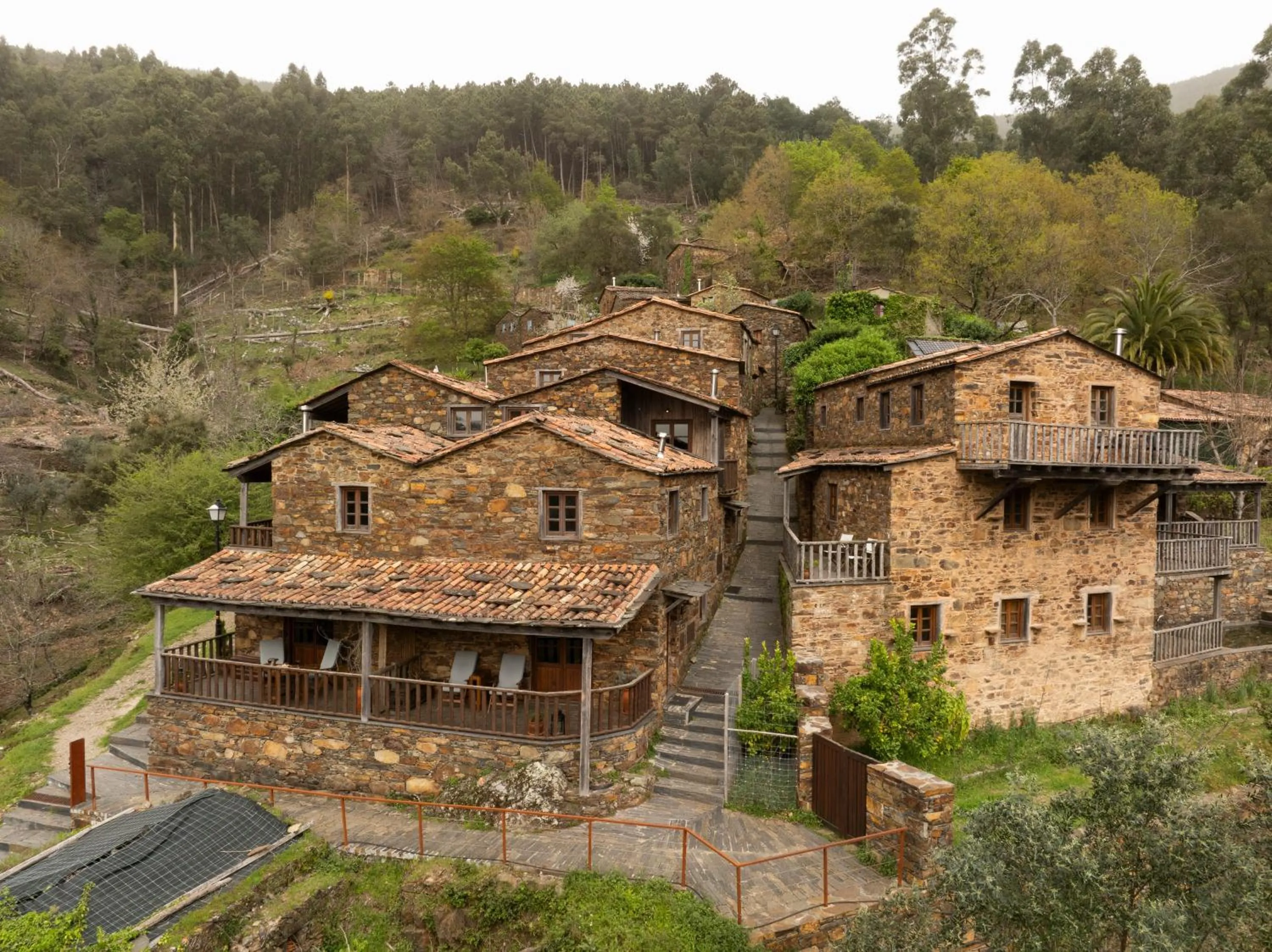 Property building in Cerdeira - Home for Creativity