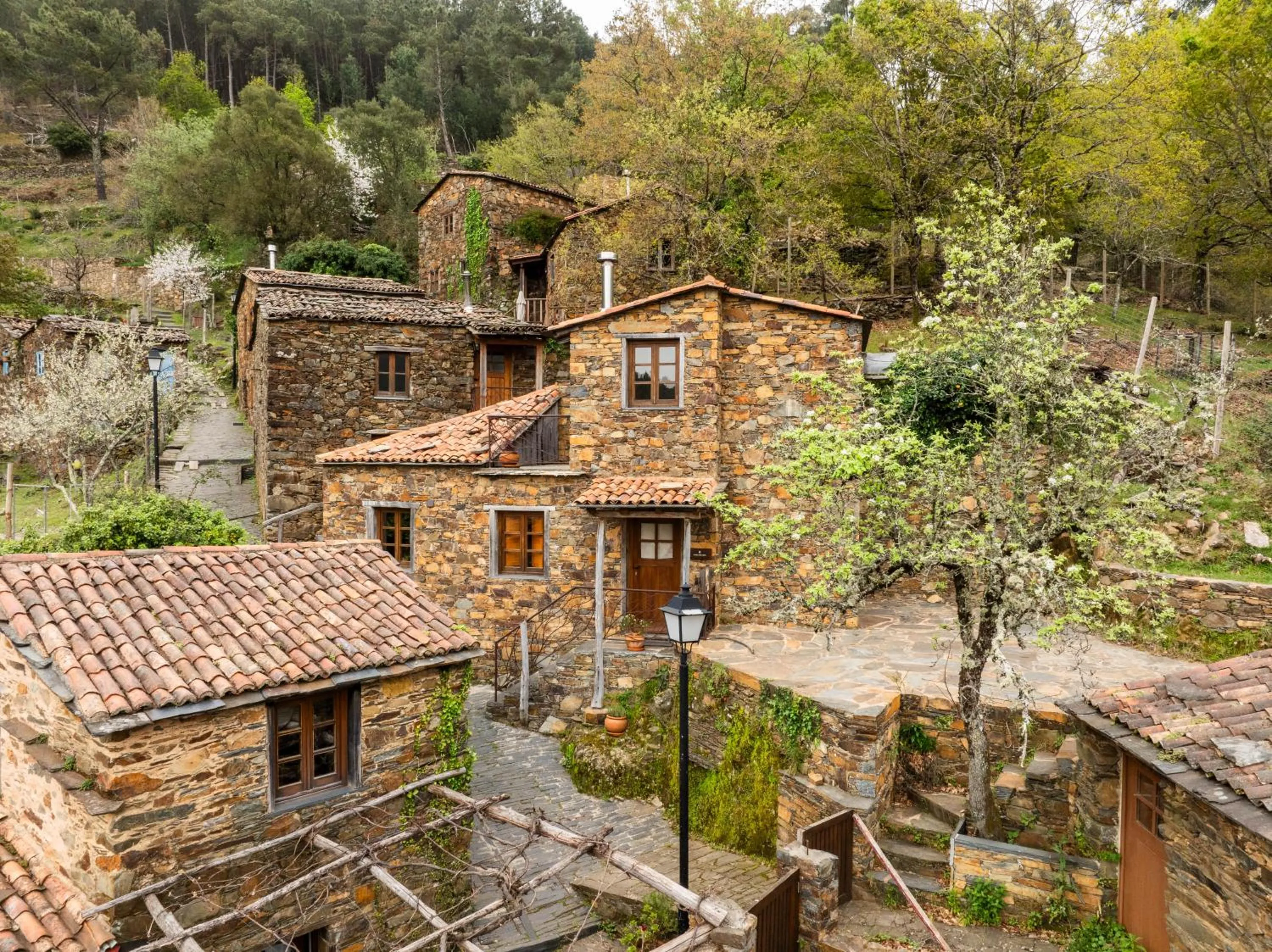 Property building in Cerdeira - Home for Creativity