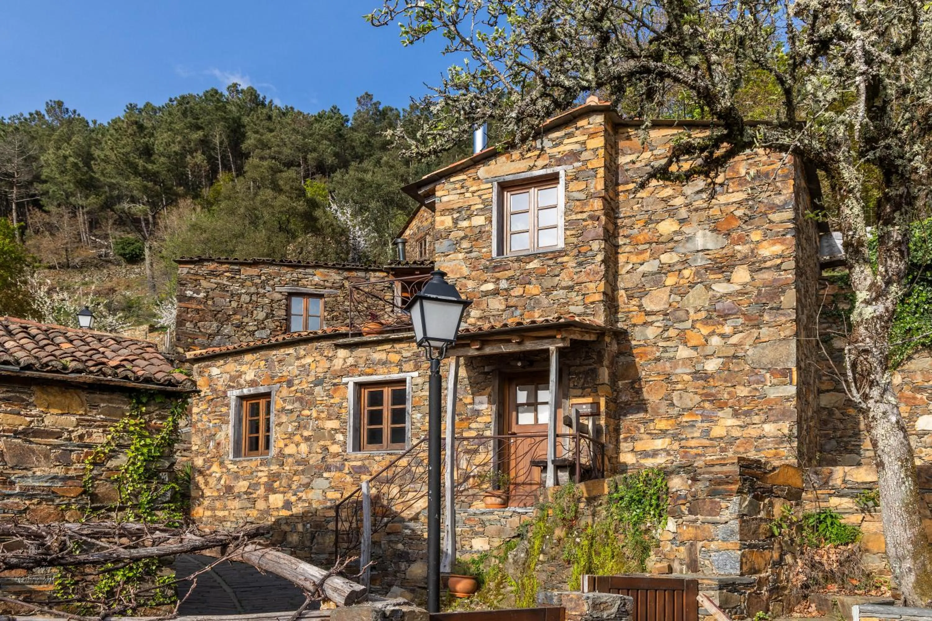 Property building in Cerdeira - Home for Creativity