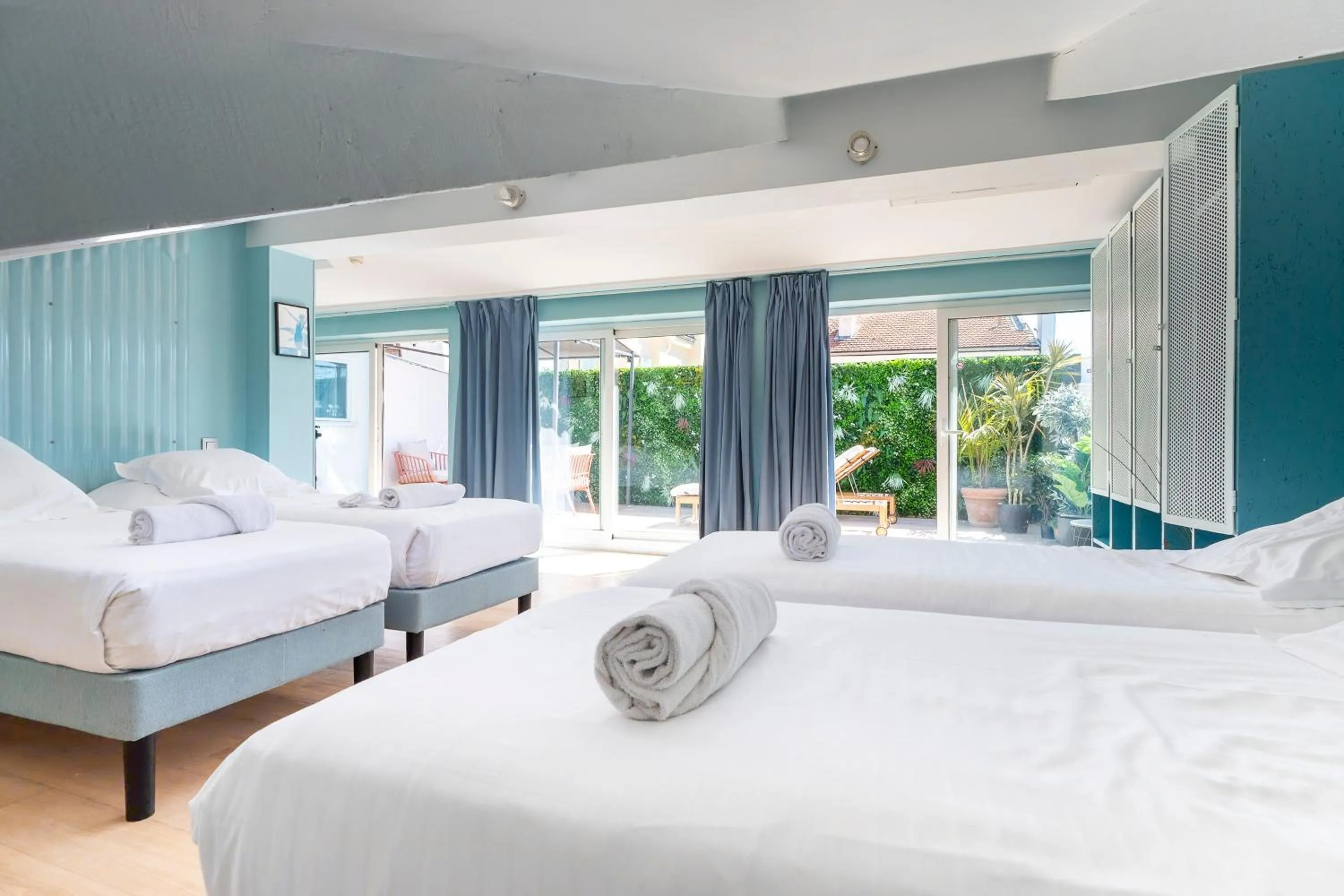 Balcony/Terrace, Bed in Hostel Ozz Nice