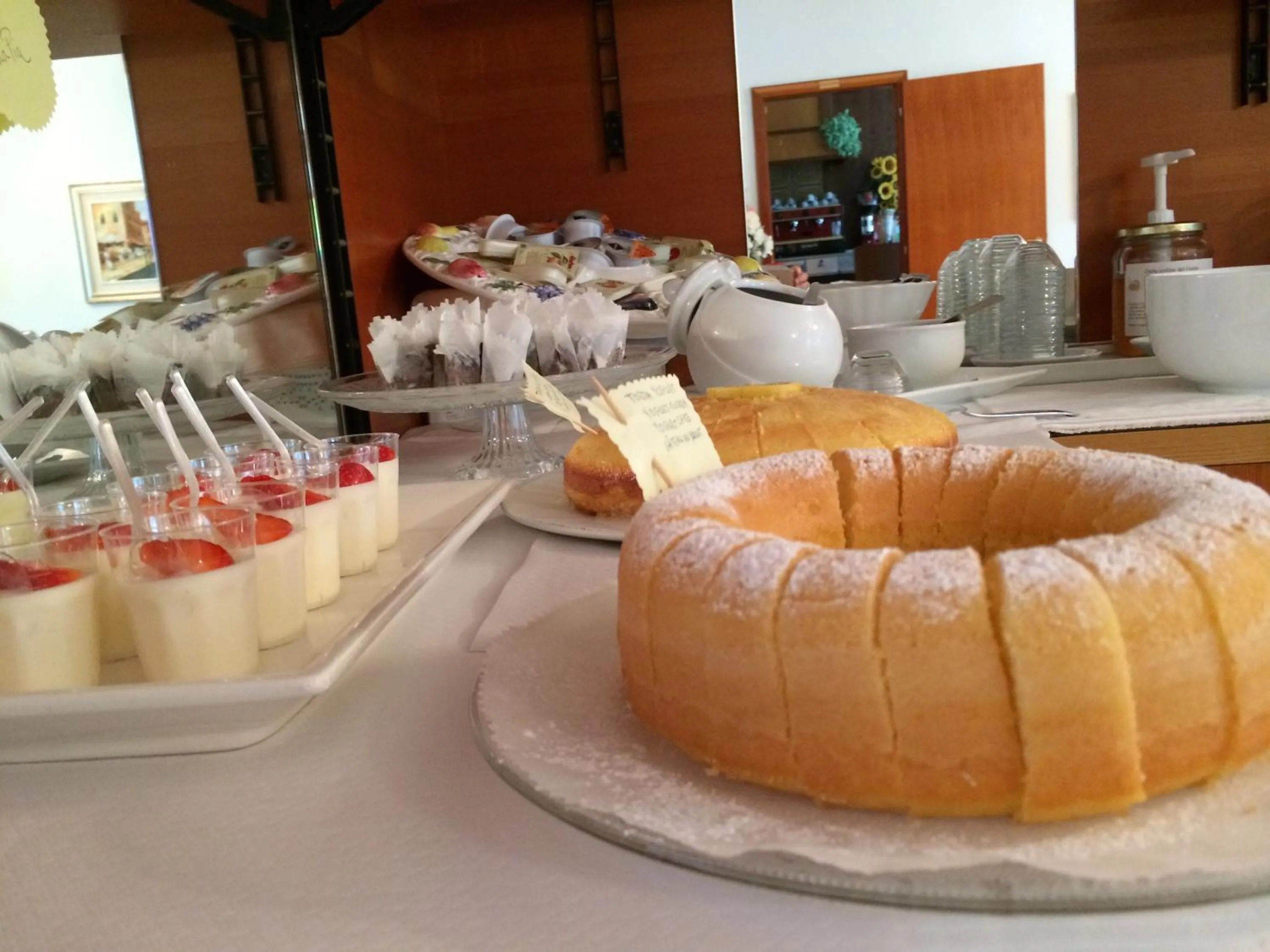 Buffet breakfast in Hotel Zanetti