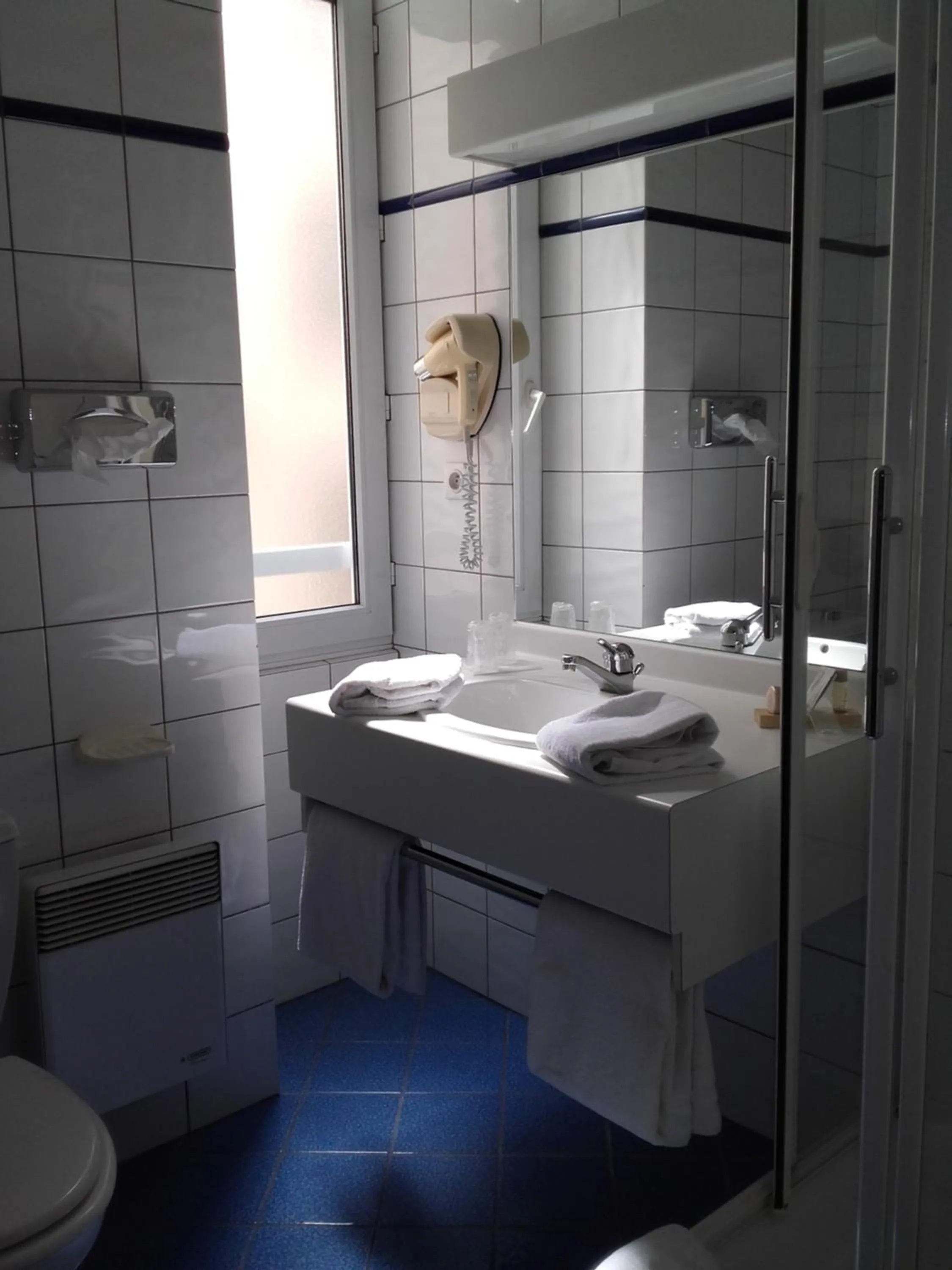 Bathroom in Hôtel Foch