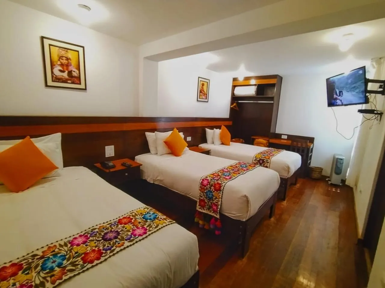 TV and multimedia, Bed in Posada San Blas