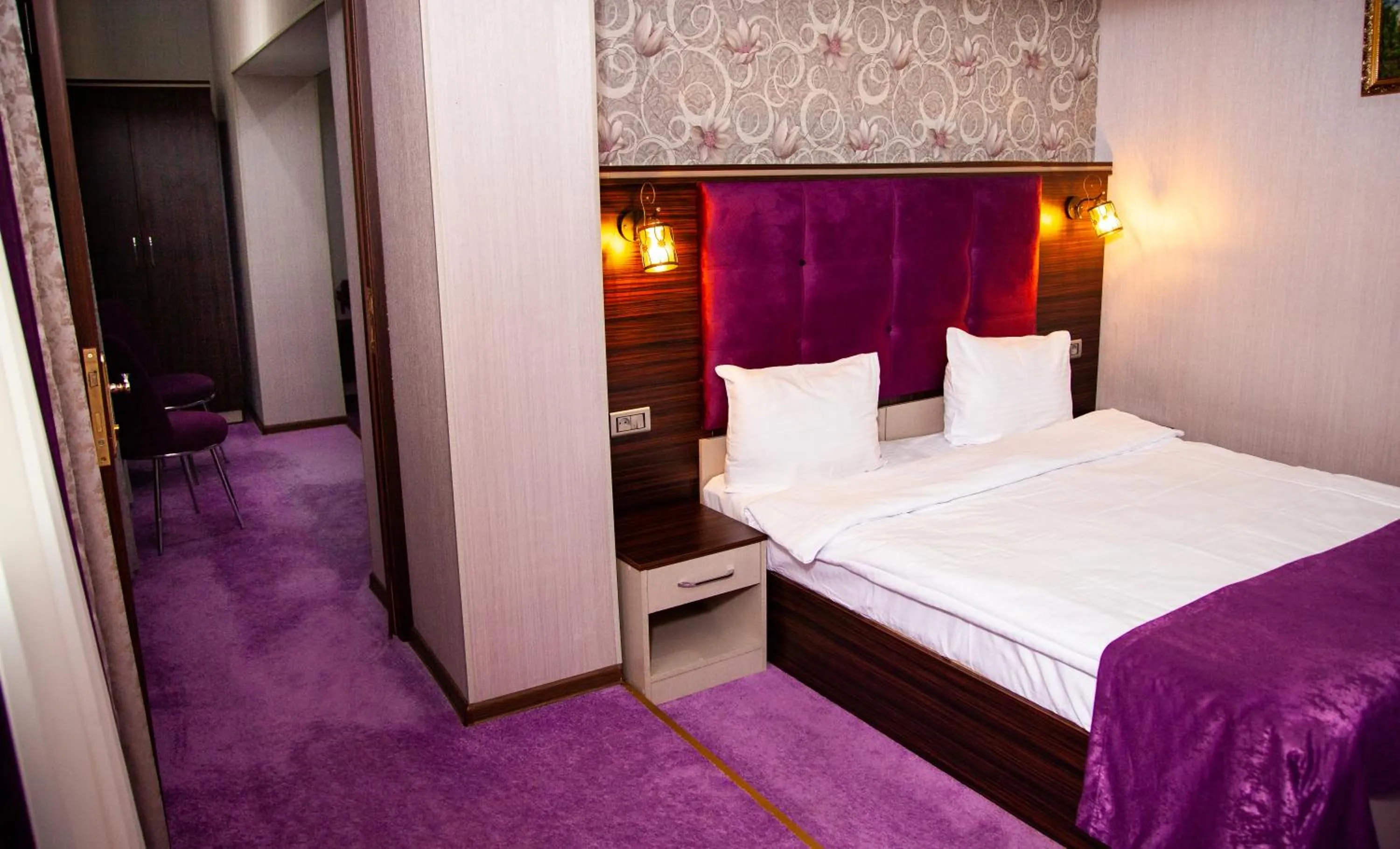 Bedroom, Bed in Mildom Hotel Baku