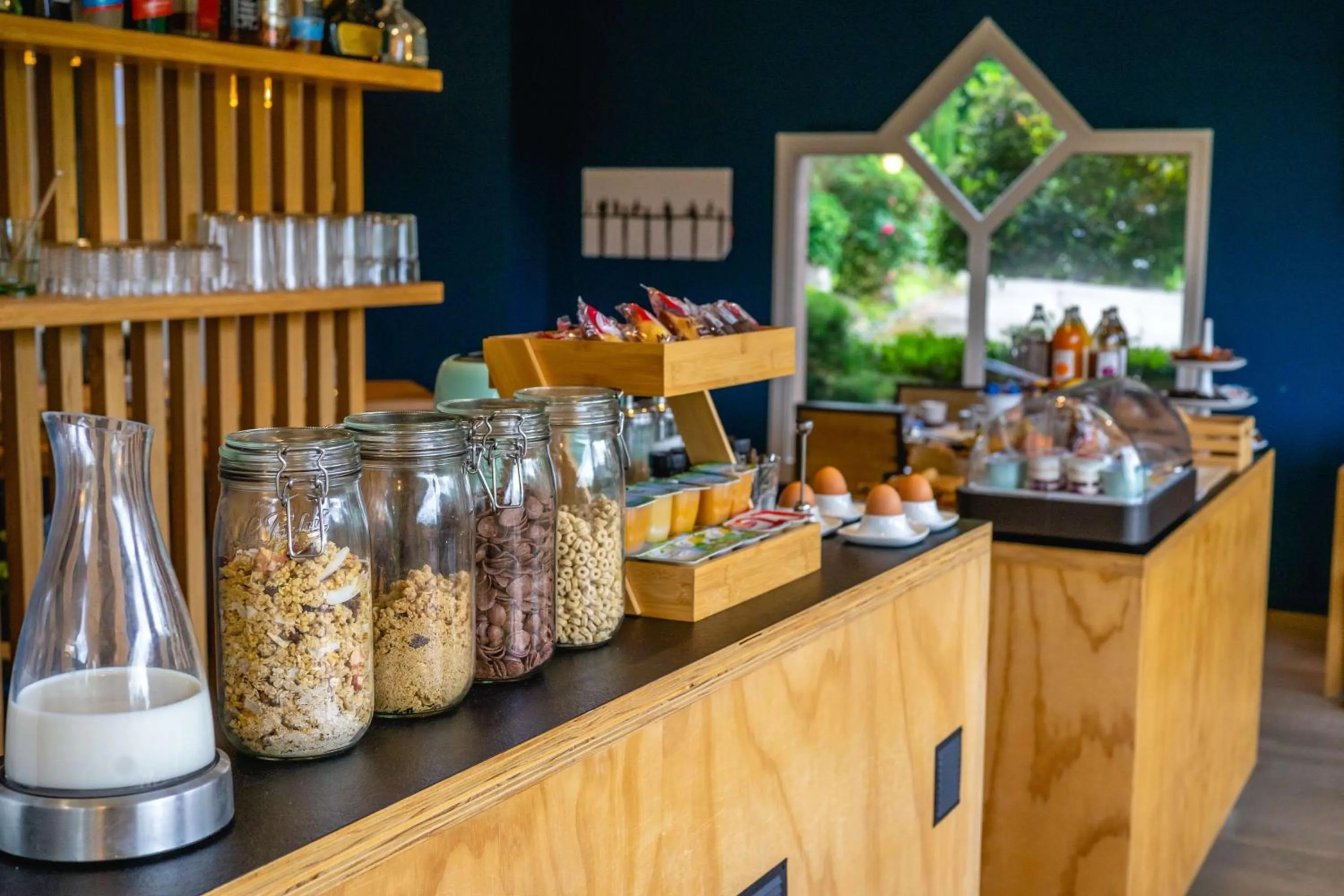 Food and drinks in Best Western Bridge Hotel Lyon East