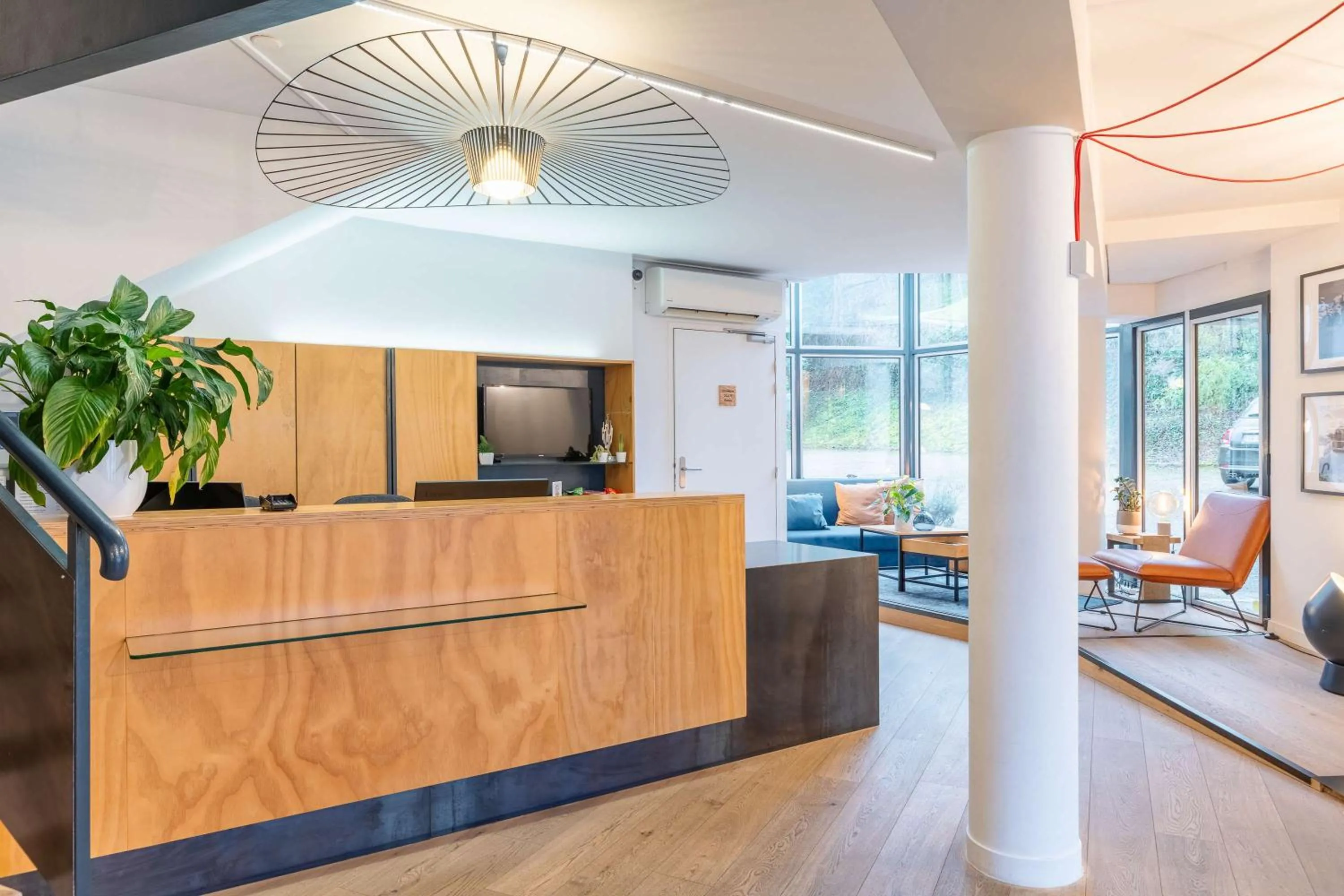 Lobby or reception in Best Western Bridge Hotel Lyon East