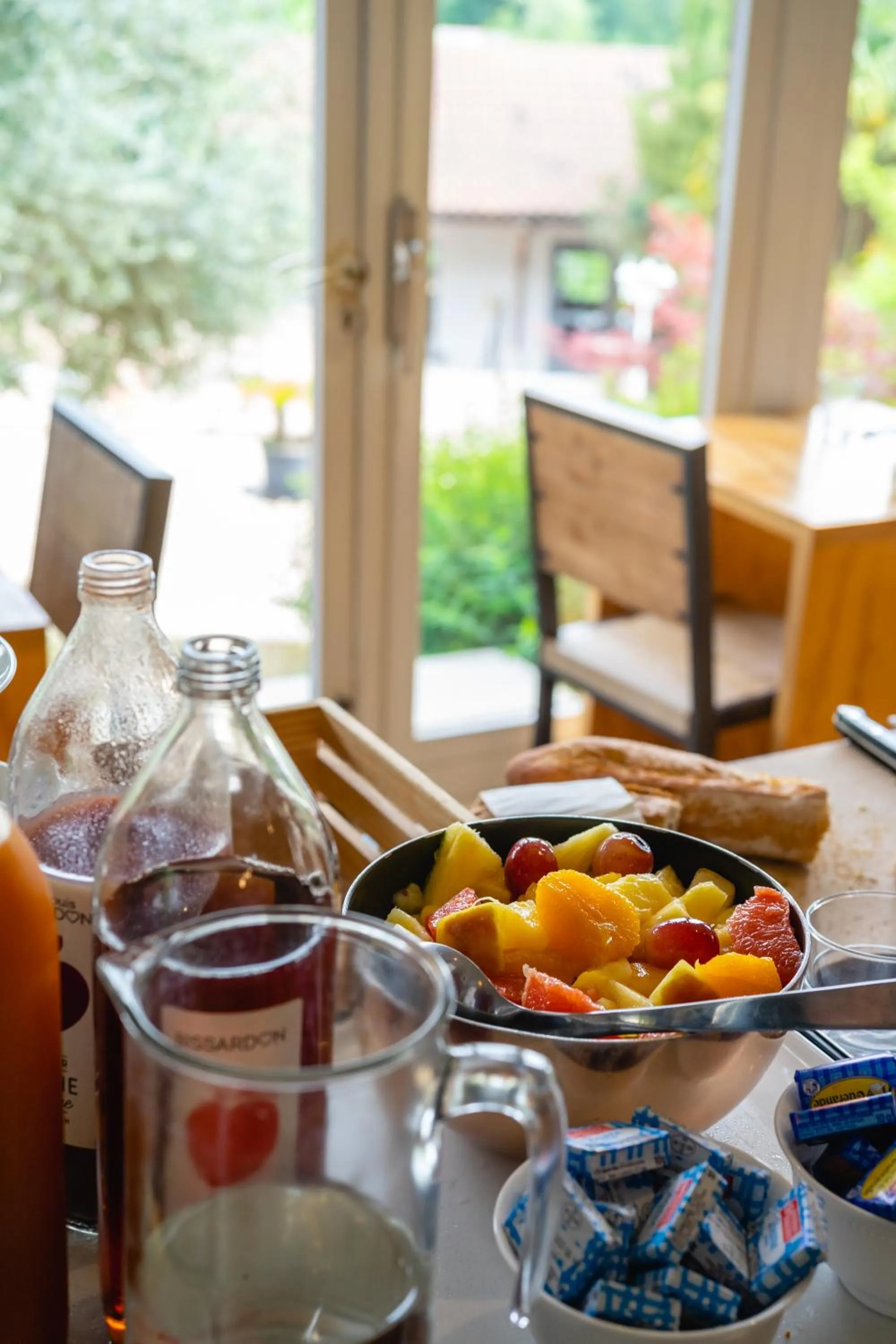 Food and drinks in Best Western Bridge Hotel Lyon East