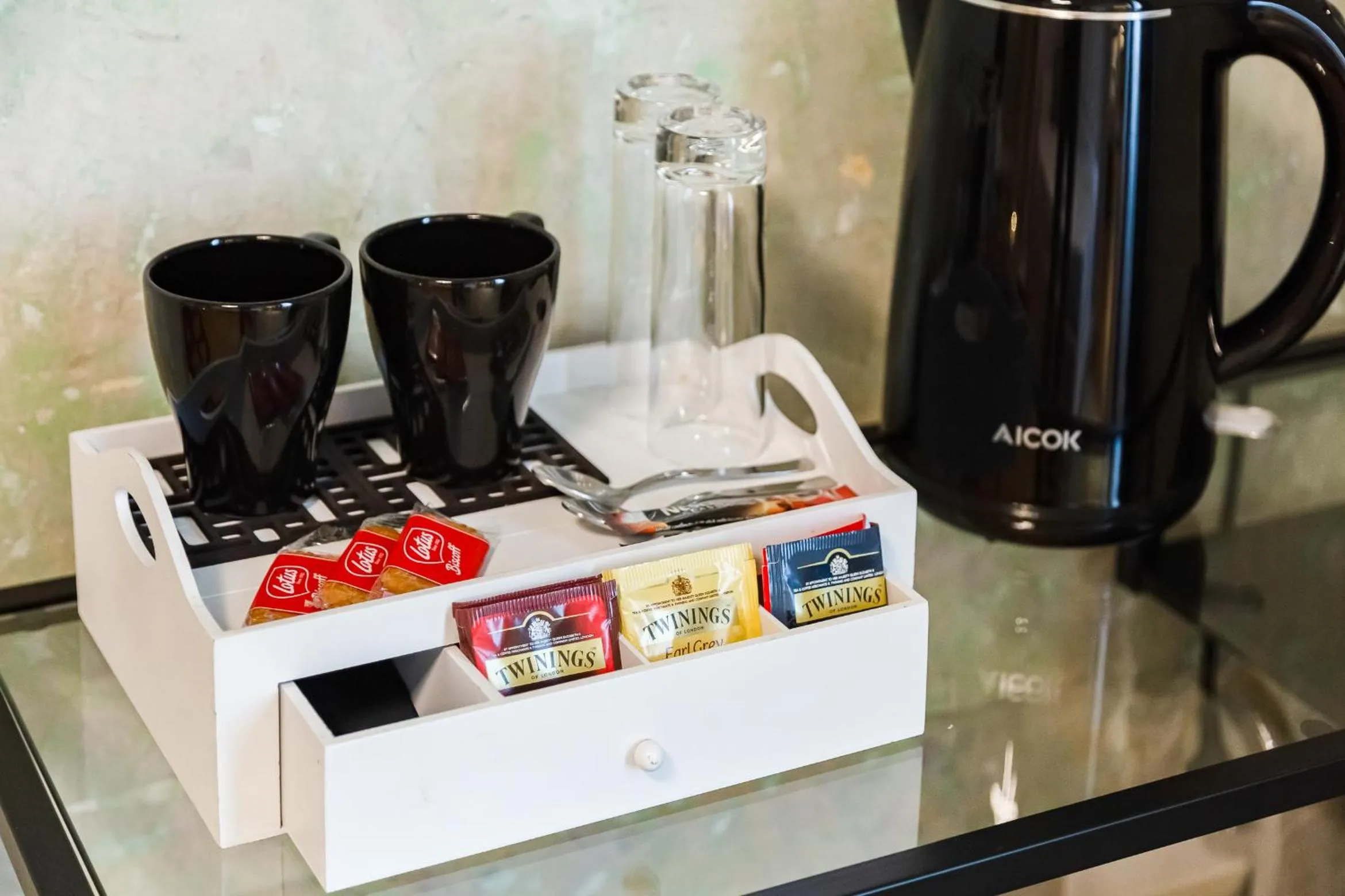 Coffee/tea facilities in Tankara Suite