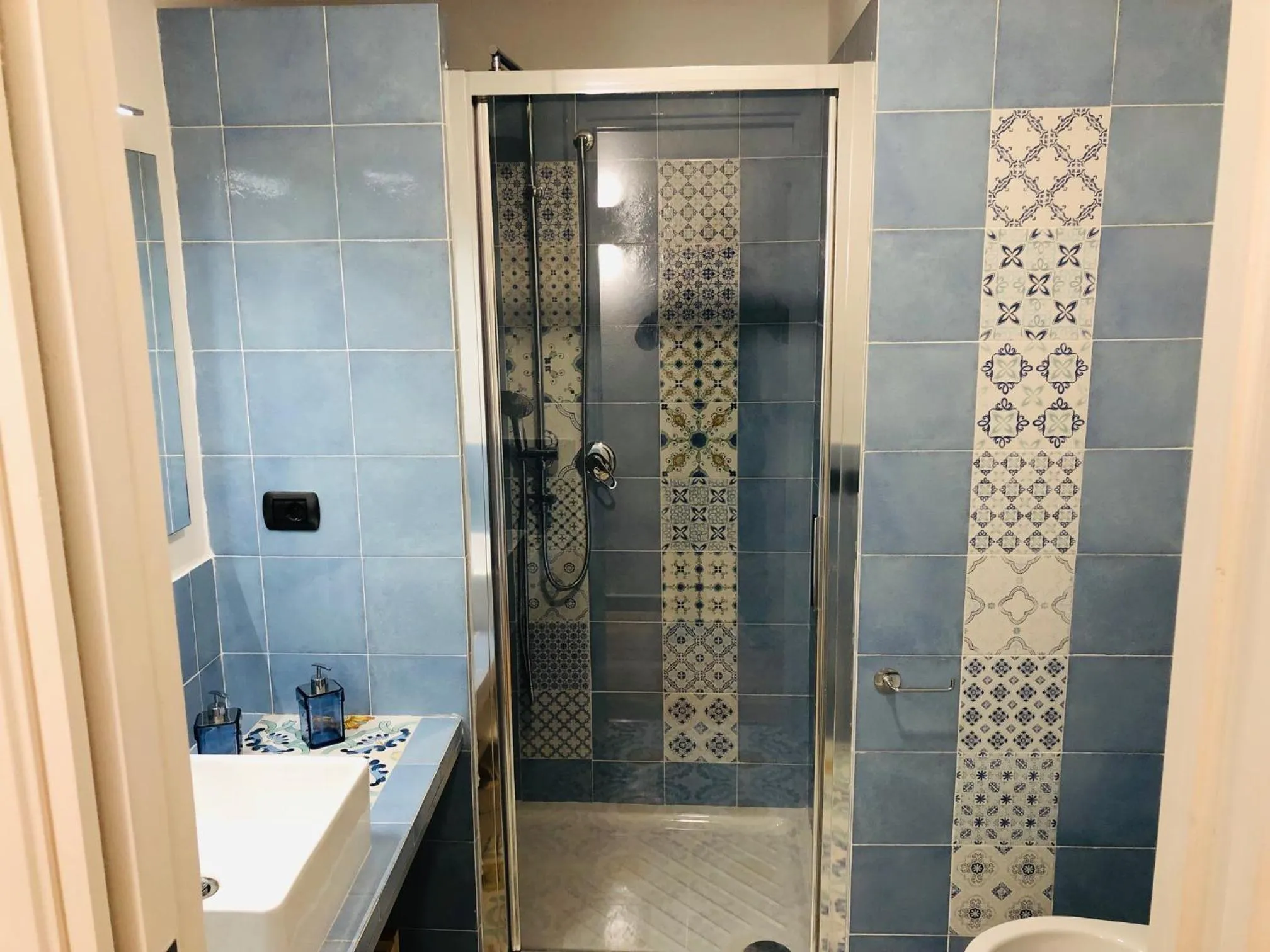 Shower in Domus Studio 25 bed & breakfast