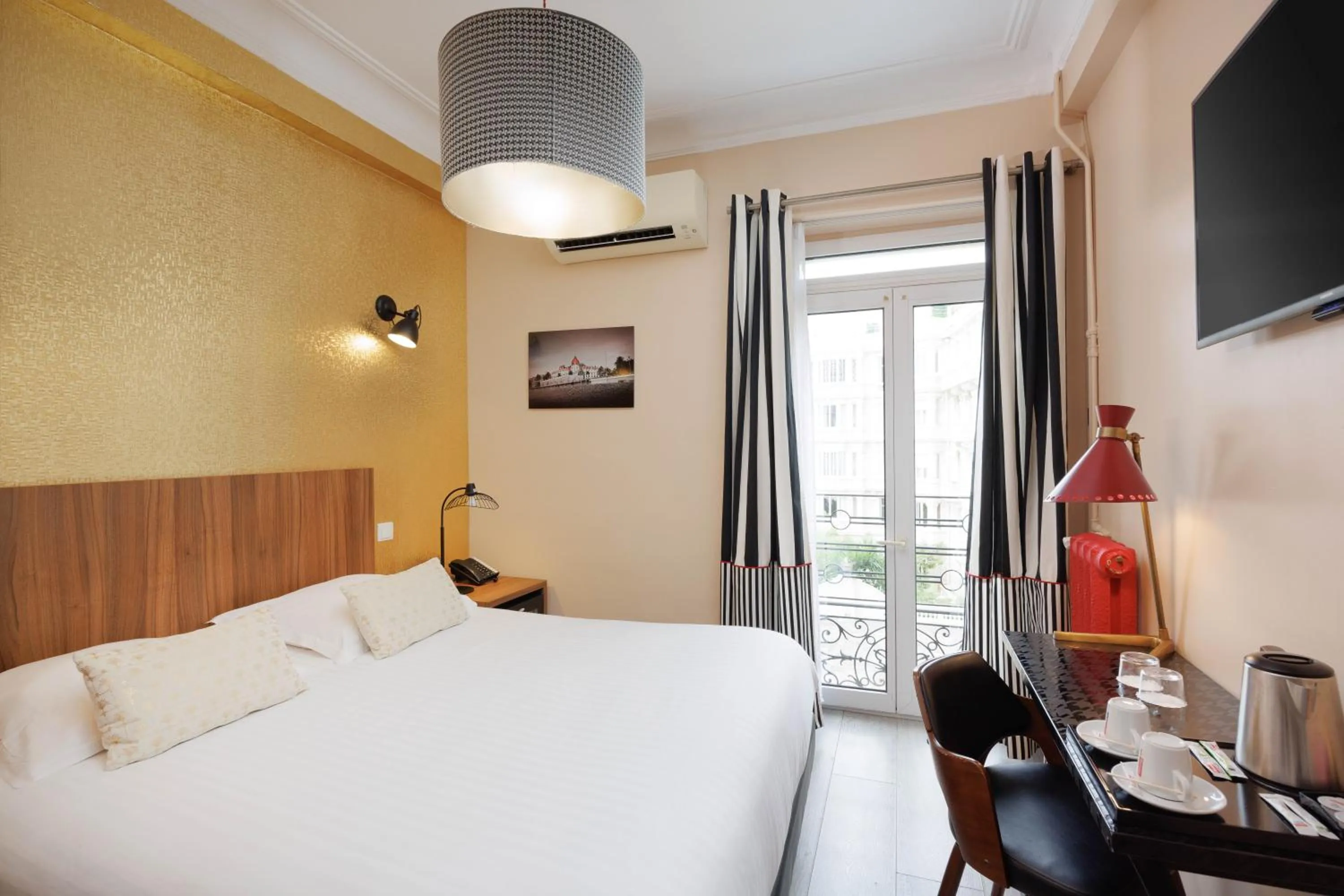 Bed in Best Western Plus Hôtel Brice Garden Nice