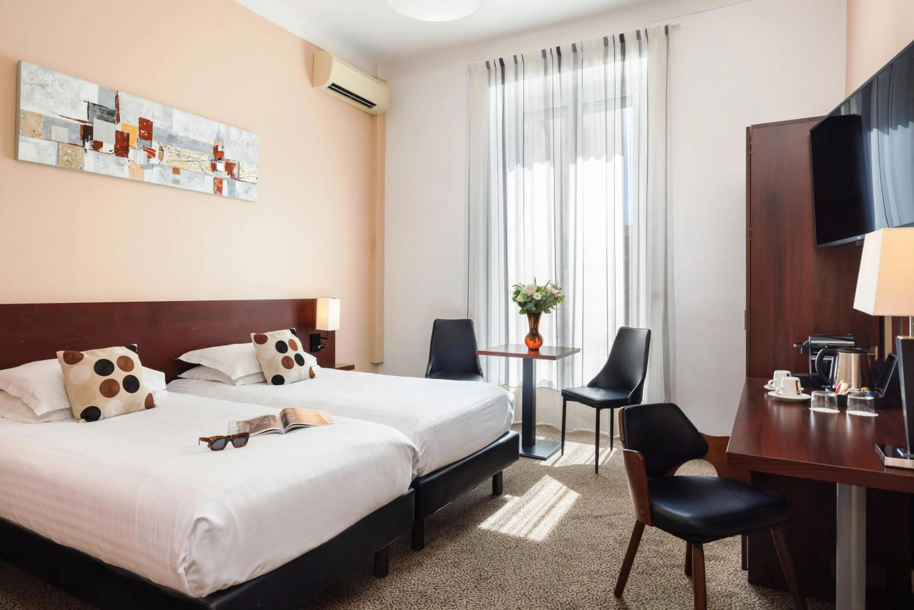 Bed in Best Western Plus Hôtel Brice Garden Nice