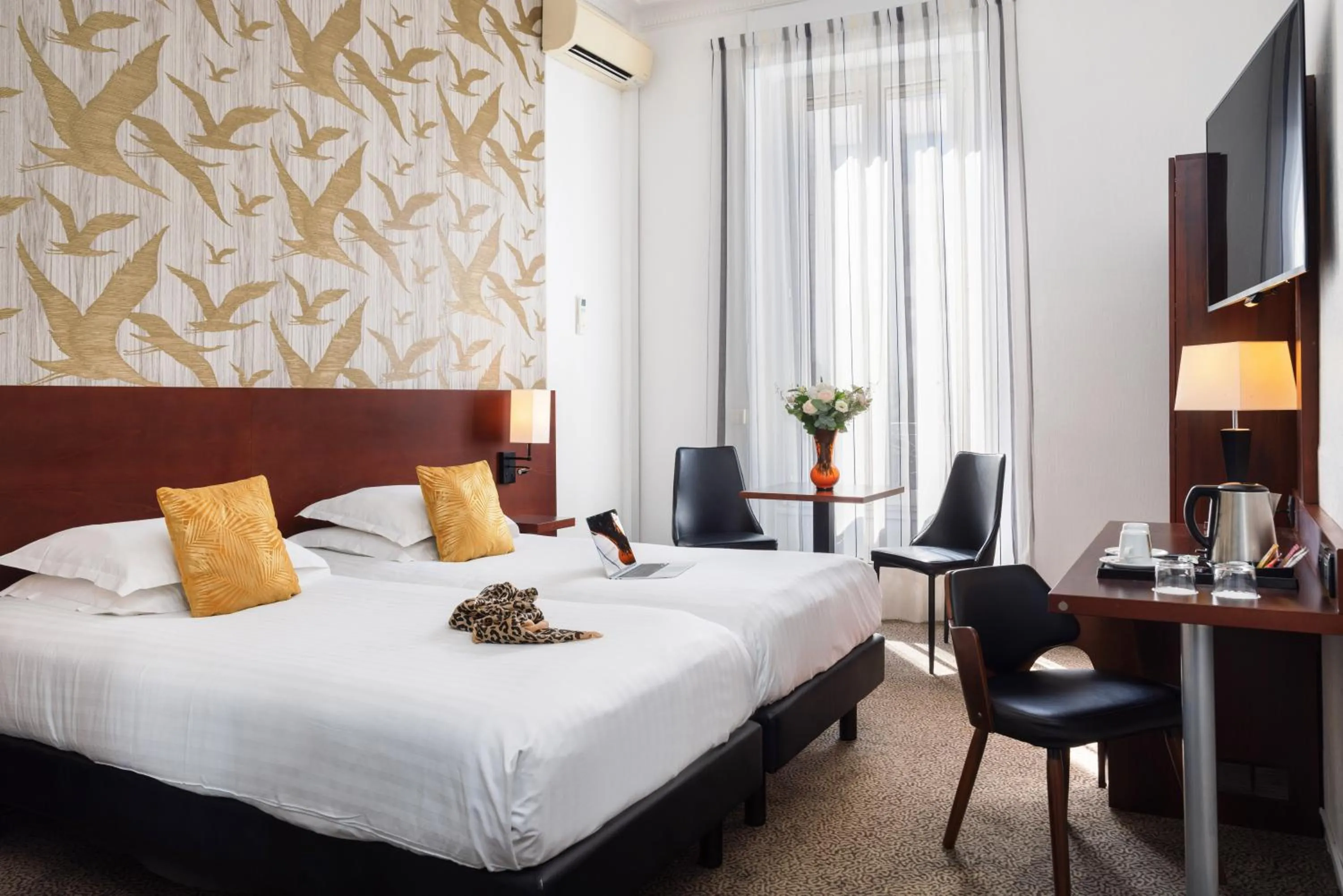 Bed in Best Western Plus Hôtel Brice Garden Nice