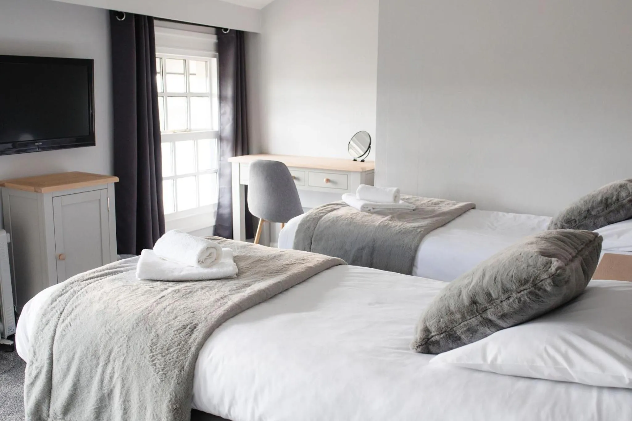 Bedroom, Bed in The Kings Arms, Colchester A120