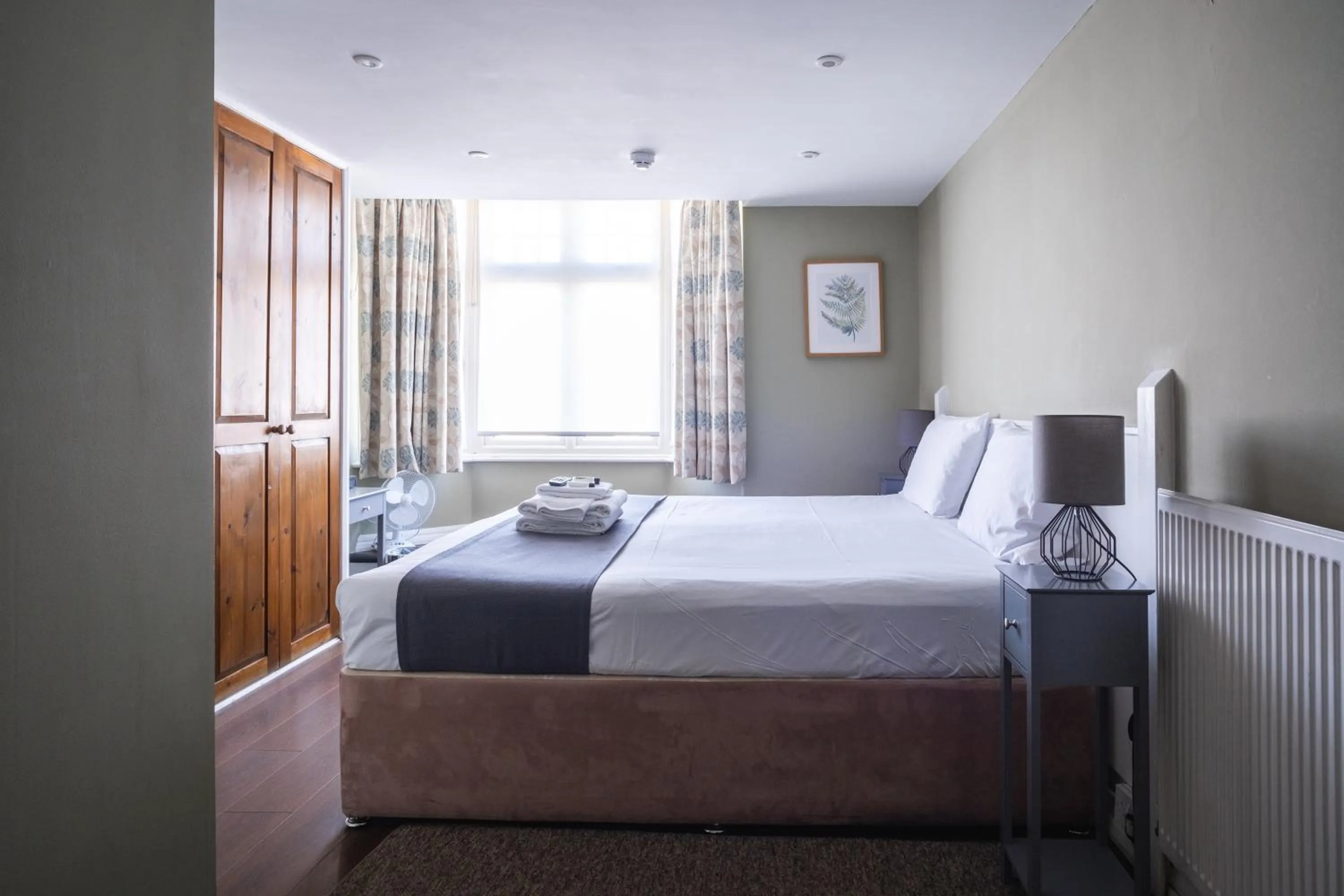 Bedroom, Bed in The Oyster Smack