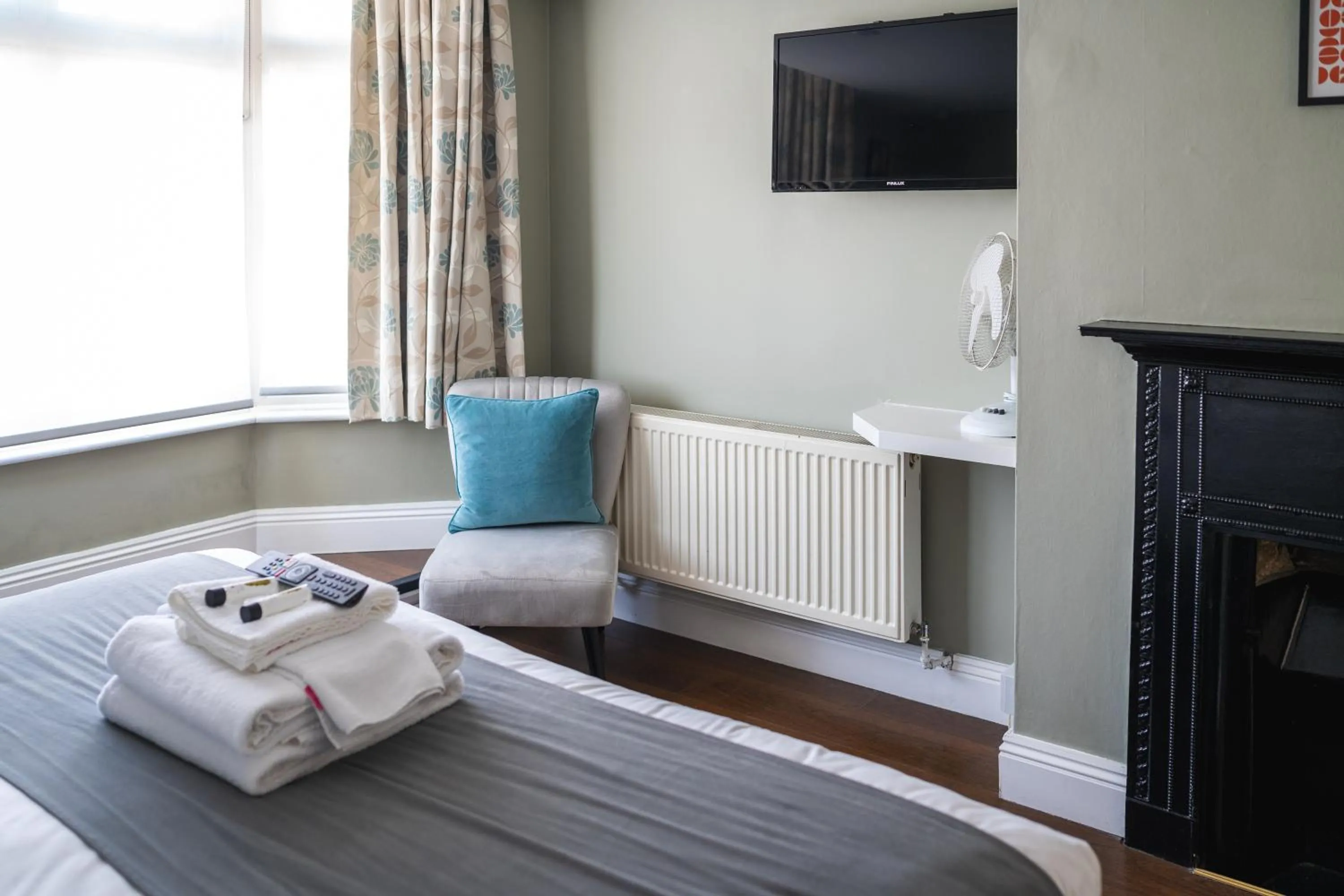 Bedroom, Bed in The Oyster Smack