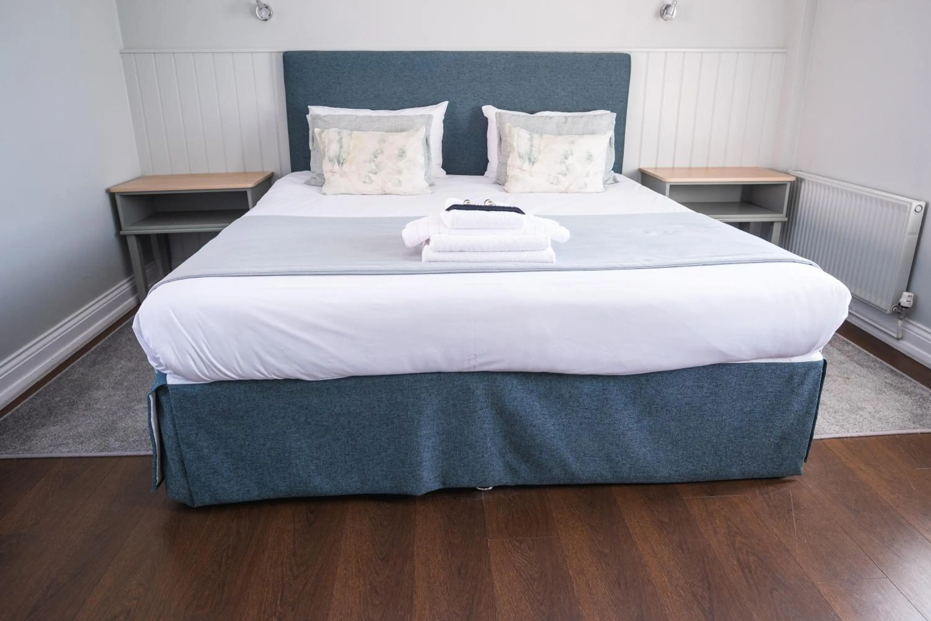 Bedroom, Bed in The Oyster Smack