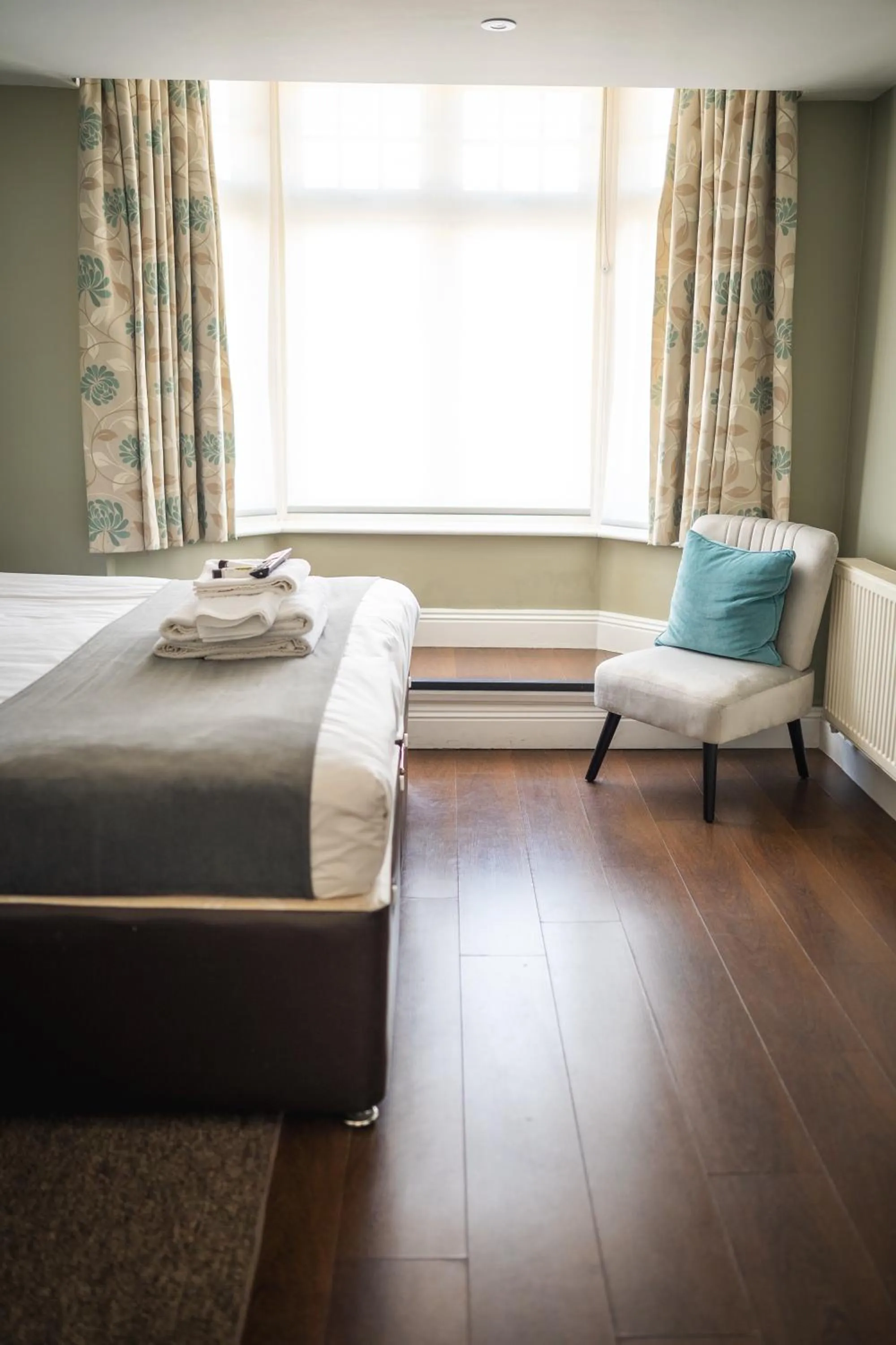 Bedroom, Bed in The Oyster Smack