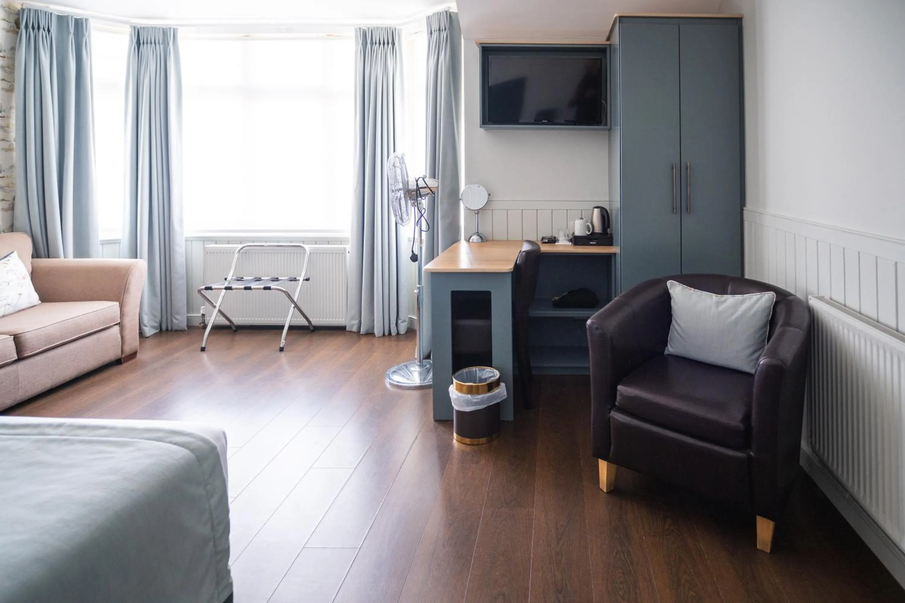 Bedroom in The Oyster Smack