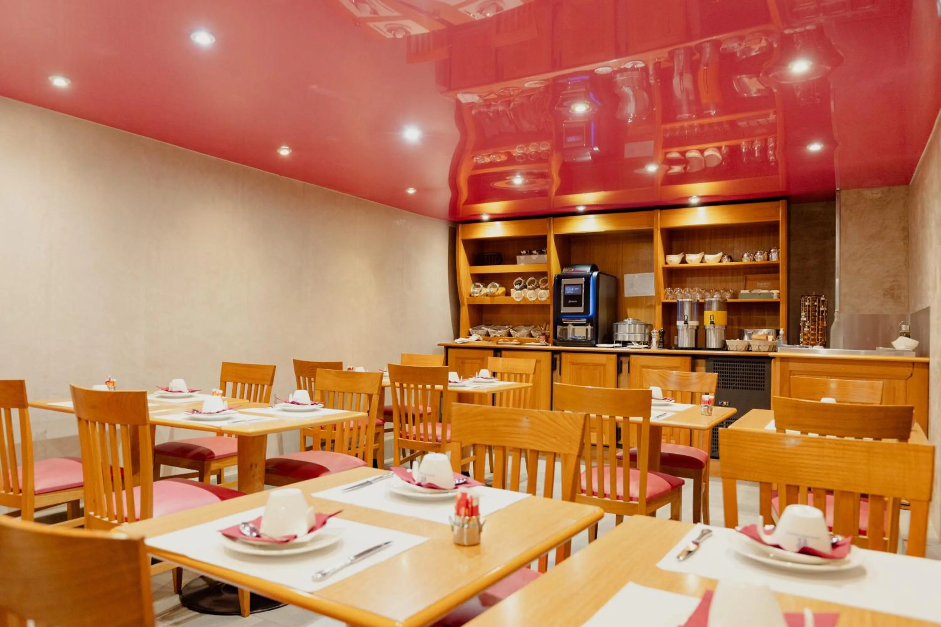 Breakfast in Grand Hotel Francais